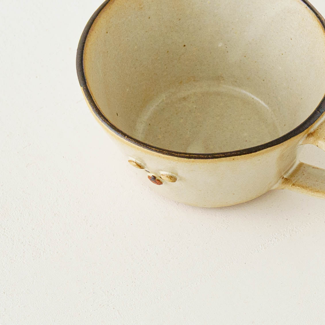 くまさんマグ　白｜アトリエ モノラー