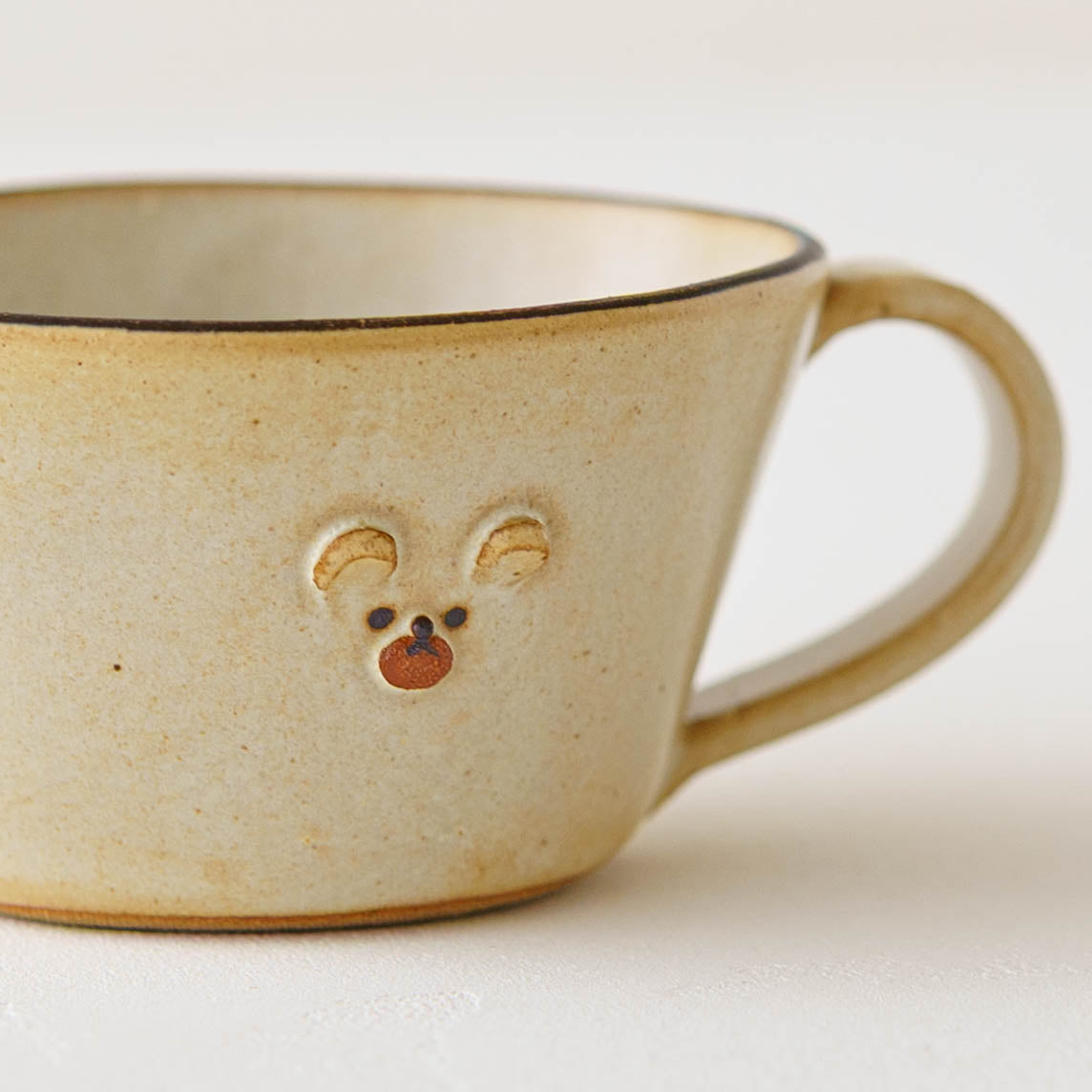くまさんマグ　白｜アトリエ モノラー