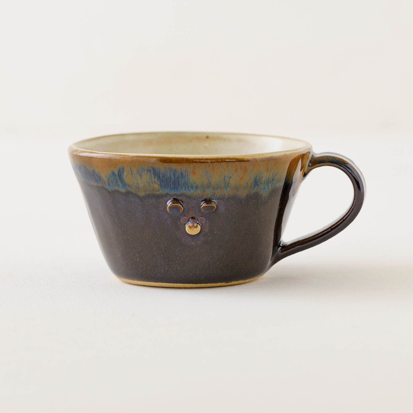 くまさんマグ　茶｜アトリエ モノラー