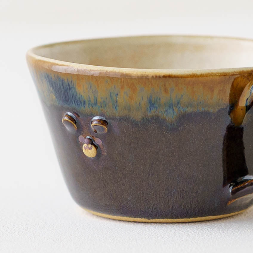 くまさんマグ　茶｜アトリエ モノラー