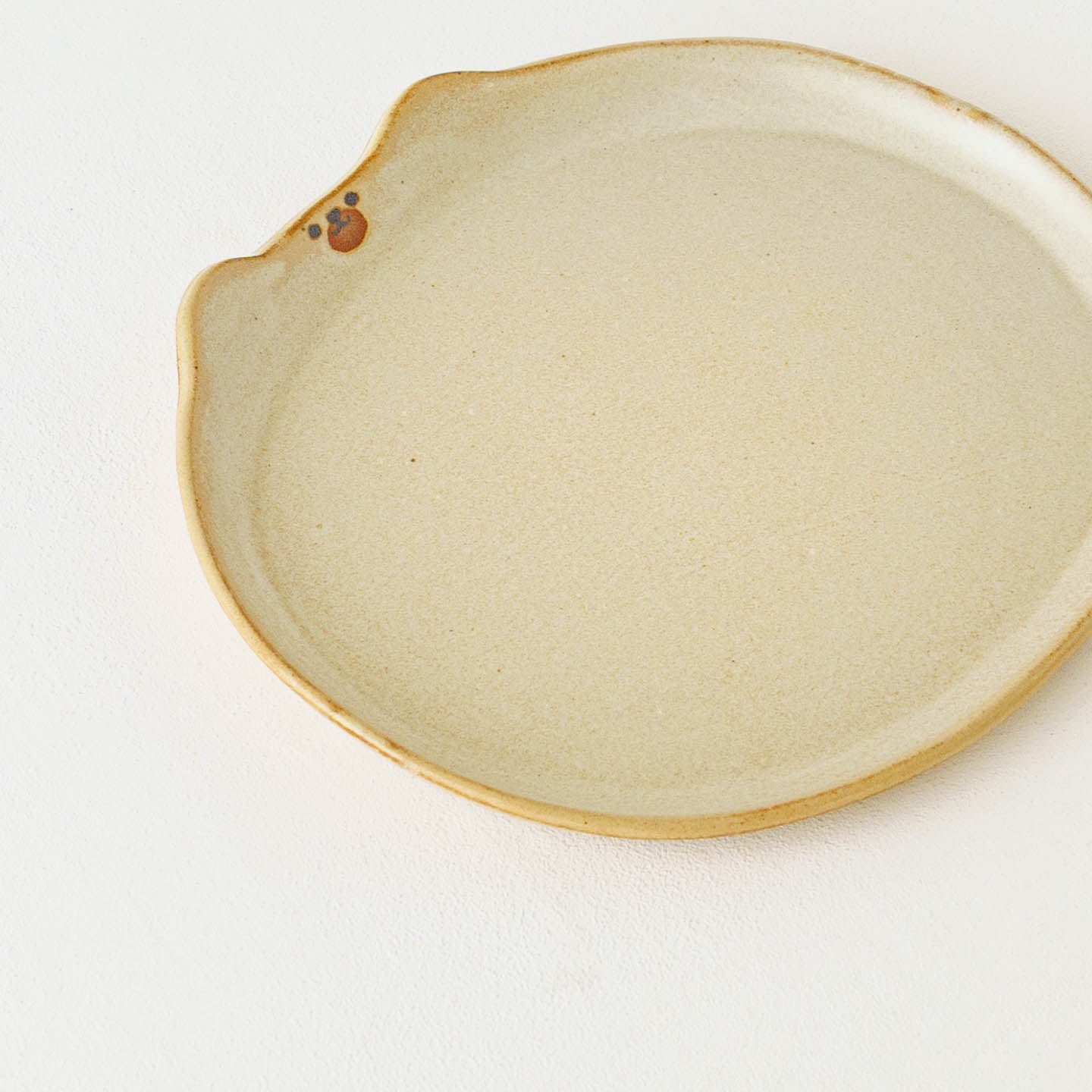 くまさん皿　白　大｜アトリエ モノラー