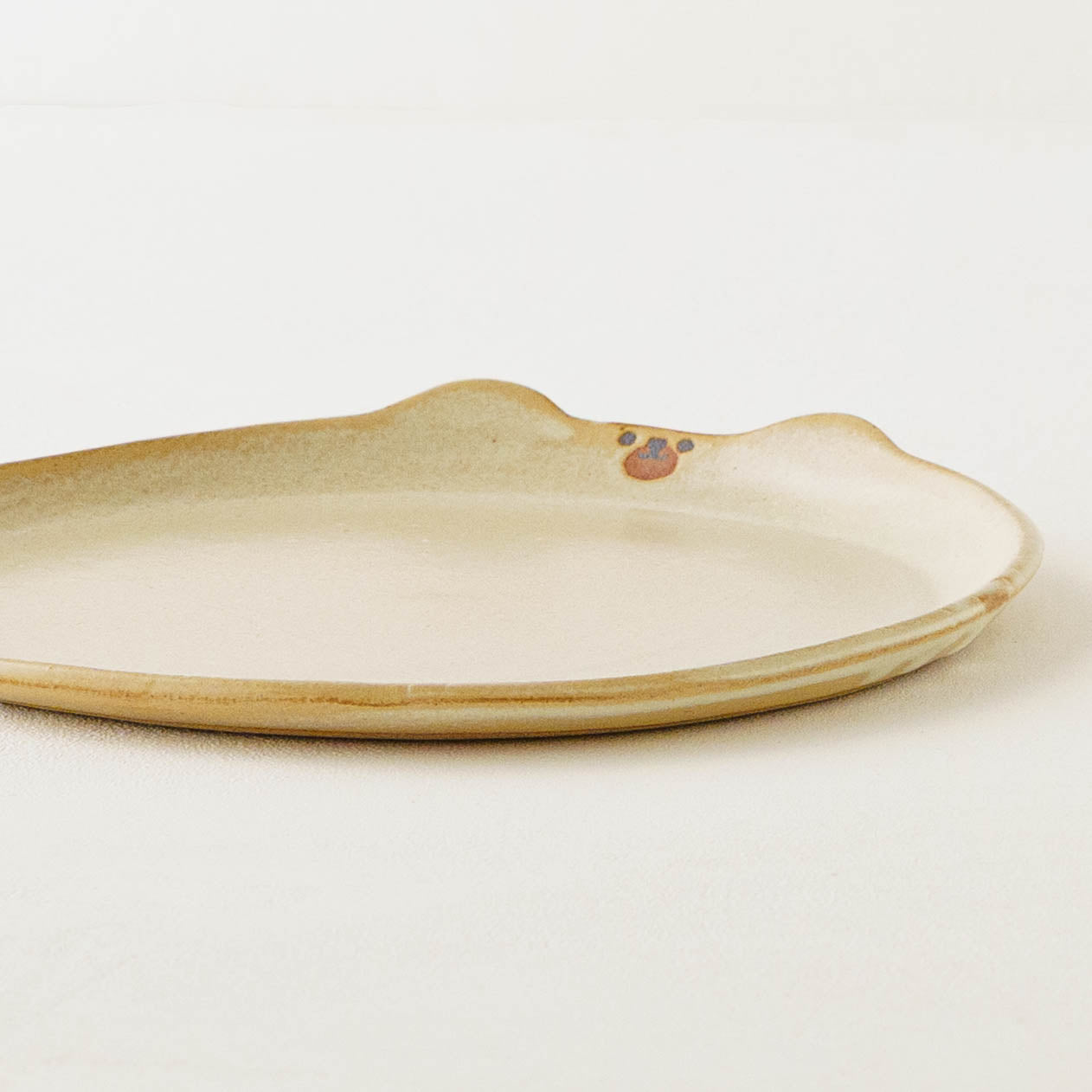 くまさん皿　白　大｜アトリエ モノラー