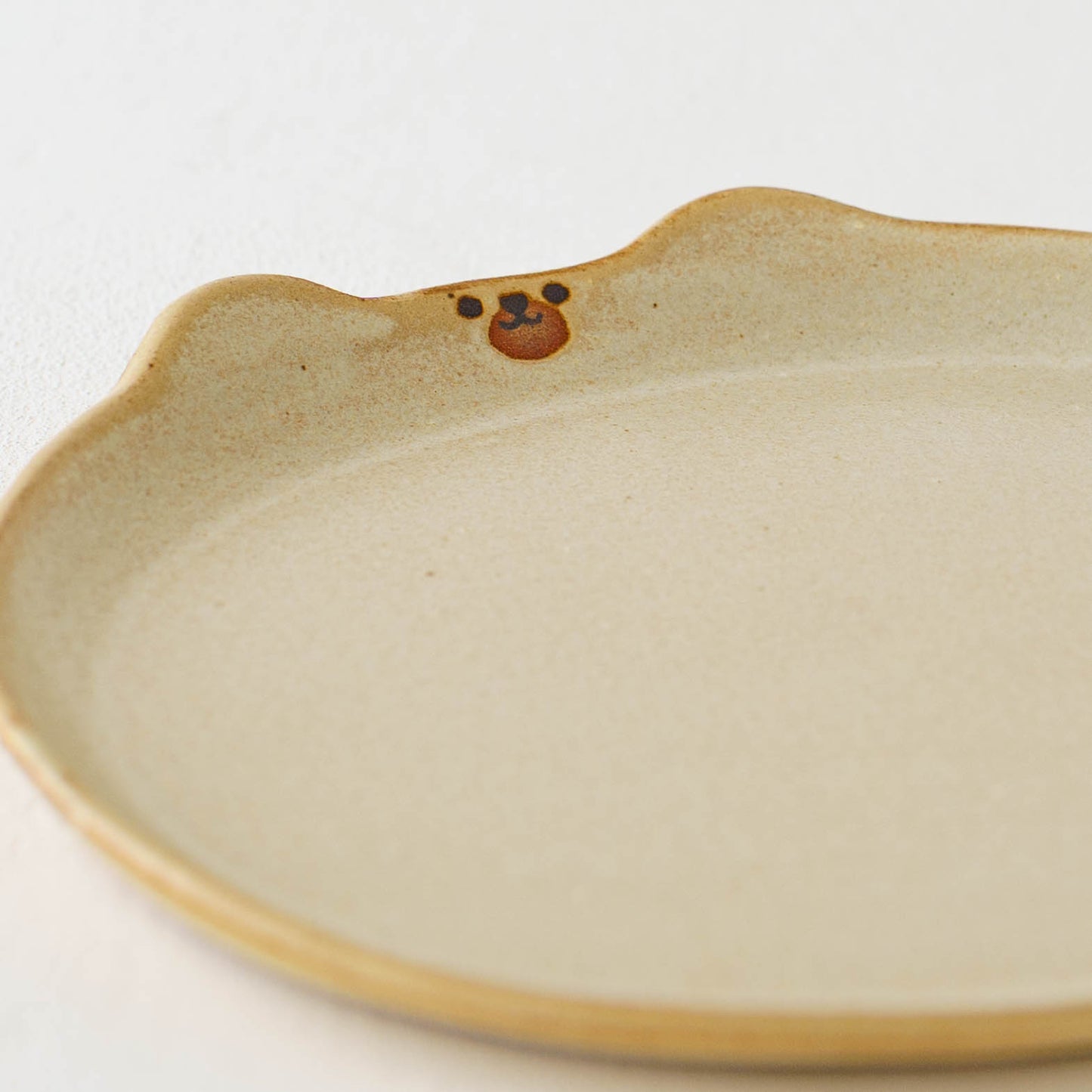 くまさん皿　白　大｜アトリエ モノラー