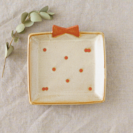 Gift box plate red dots | Atelier Monora