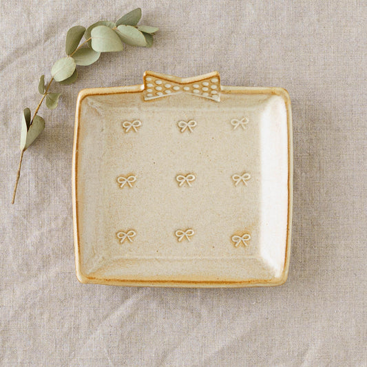 Gift box plate ribbon | Atelier Monora