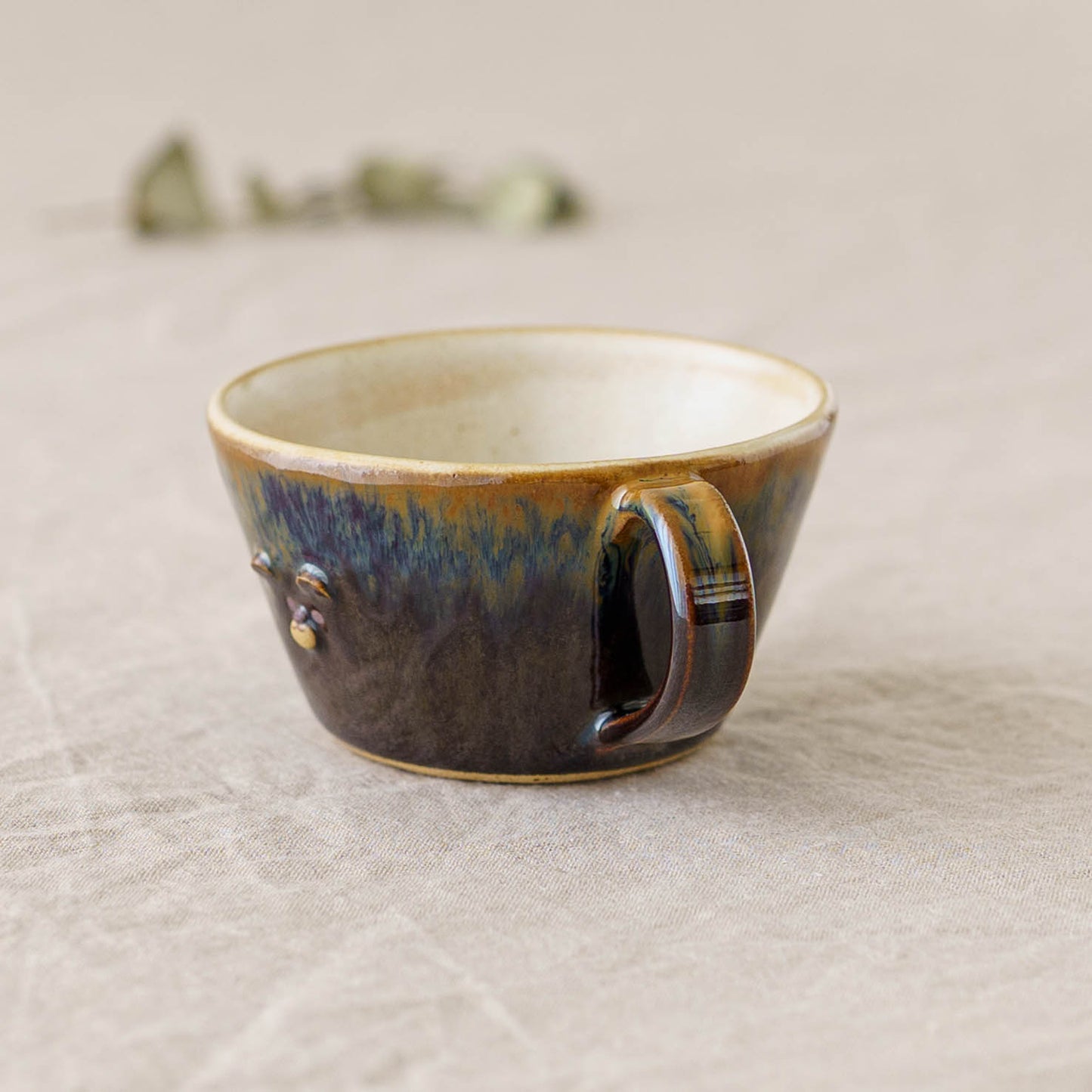 くまさんマグ　茶｜アトリエ モノラー