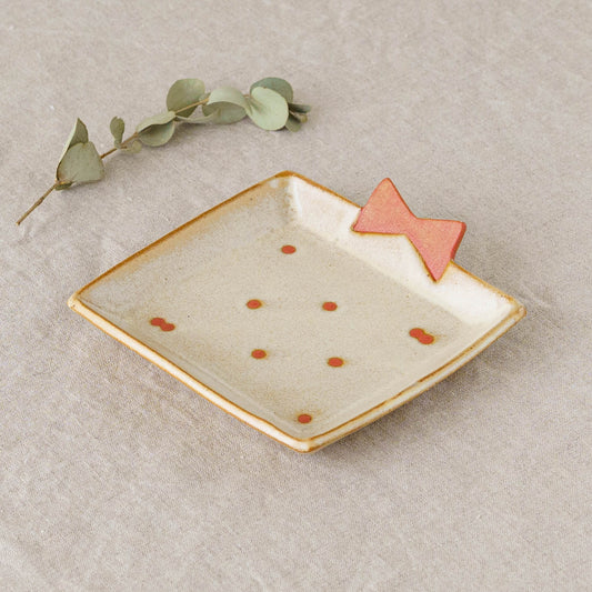 Gift box plate red dots | Atelier Monora