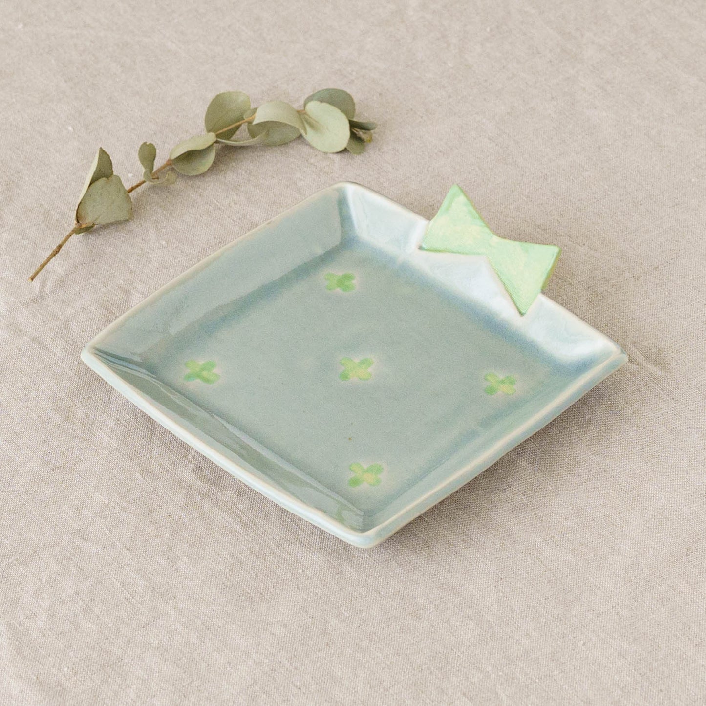 プレゼントのお皿　薄雨 x 黄緑花｜アトリエ モノラー