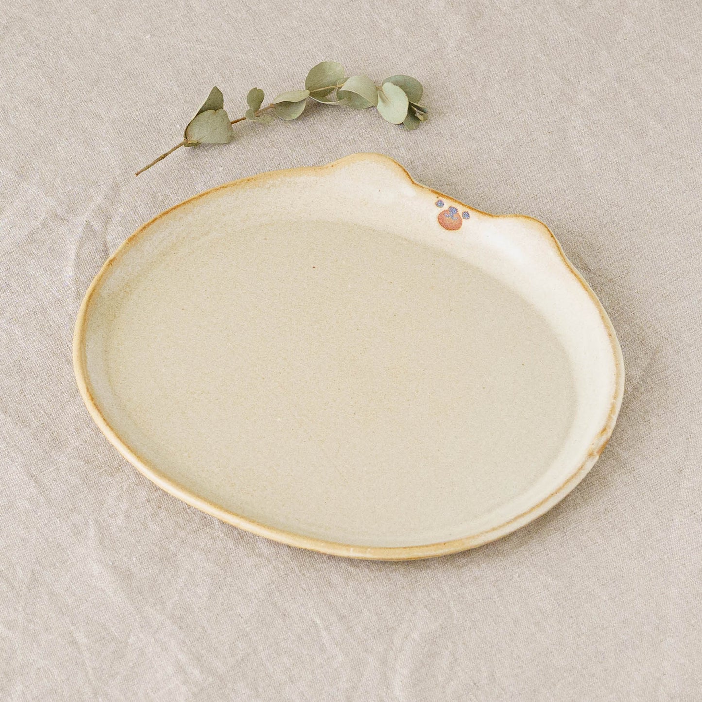 くまさん皿　白　大｜アトリエ モノラー