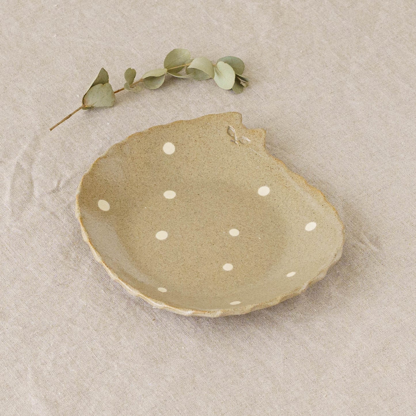 ねこさん皿　グレー x ドット　小｜アトリエ モノラー