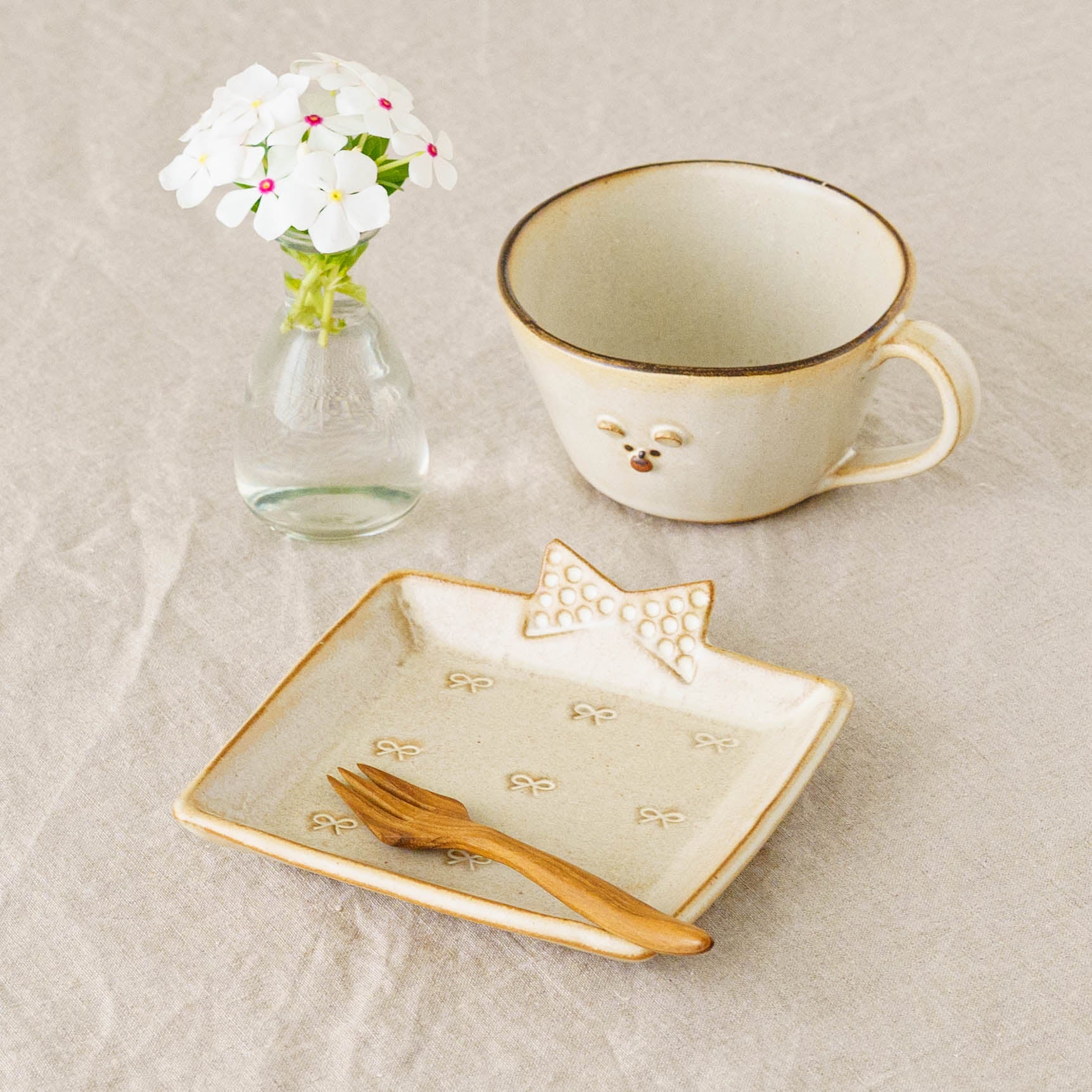 アトリエモノラー　リボン　フラワー　プレート　皿　器 アトリエ モノラー プレゼントのお皿 りぼん｜作家もの和食器通販 四季