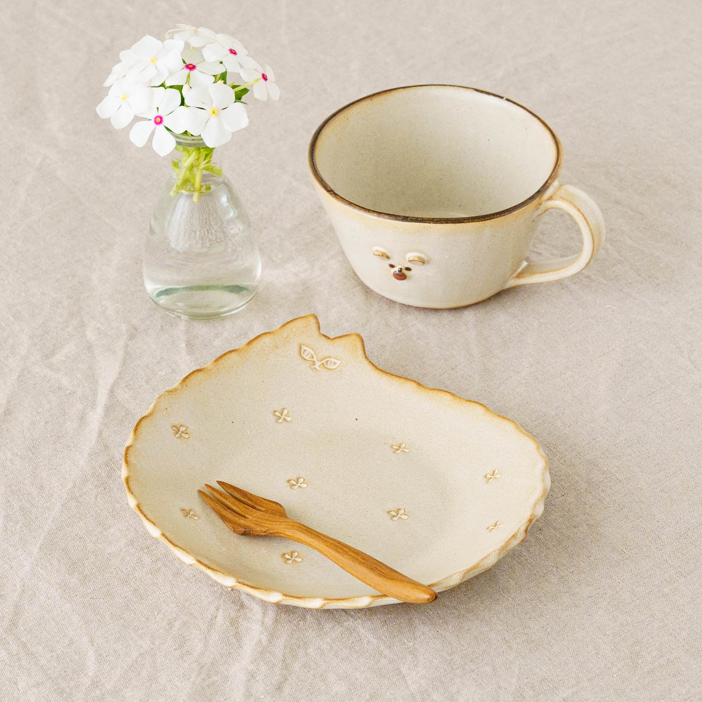 ねこさん皿　小花　小｜アトリエ モノラー