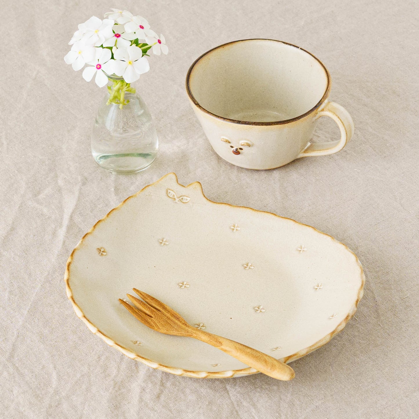 ねこさん皿　小花　大｜アトリエ モノラー