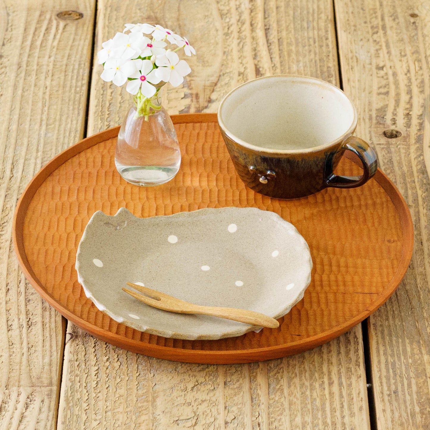 ねこさん皿　グレー x ドット　小｜アトリエ モノラー