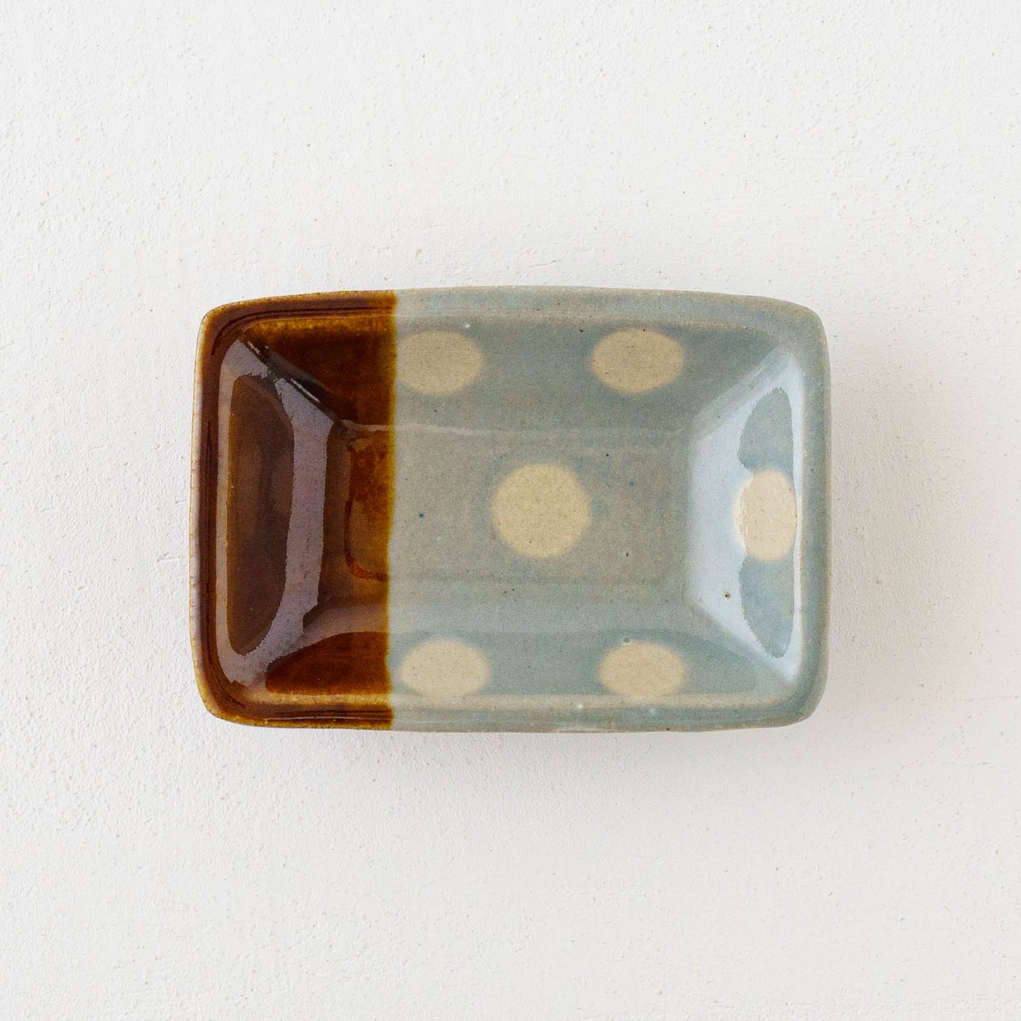 しょうゆ皿　ドット柄　水色 x 飴釉｜榎田若葉　えのきだ窯