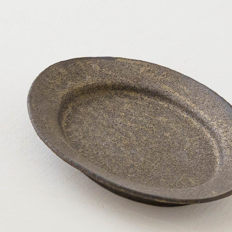 鉄釉　リムオーバルプレート　M｜冨部咲喜子