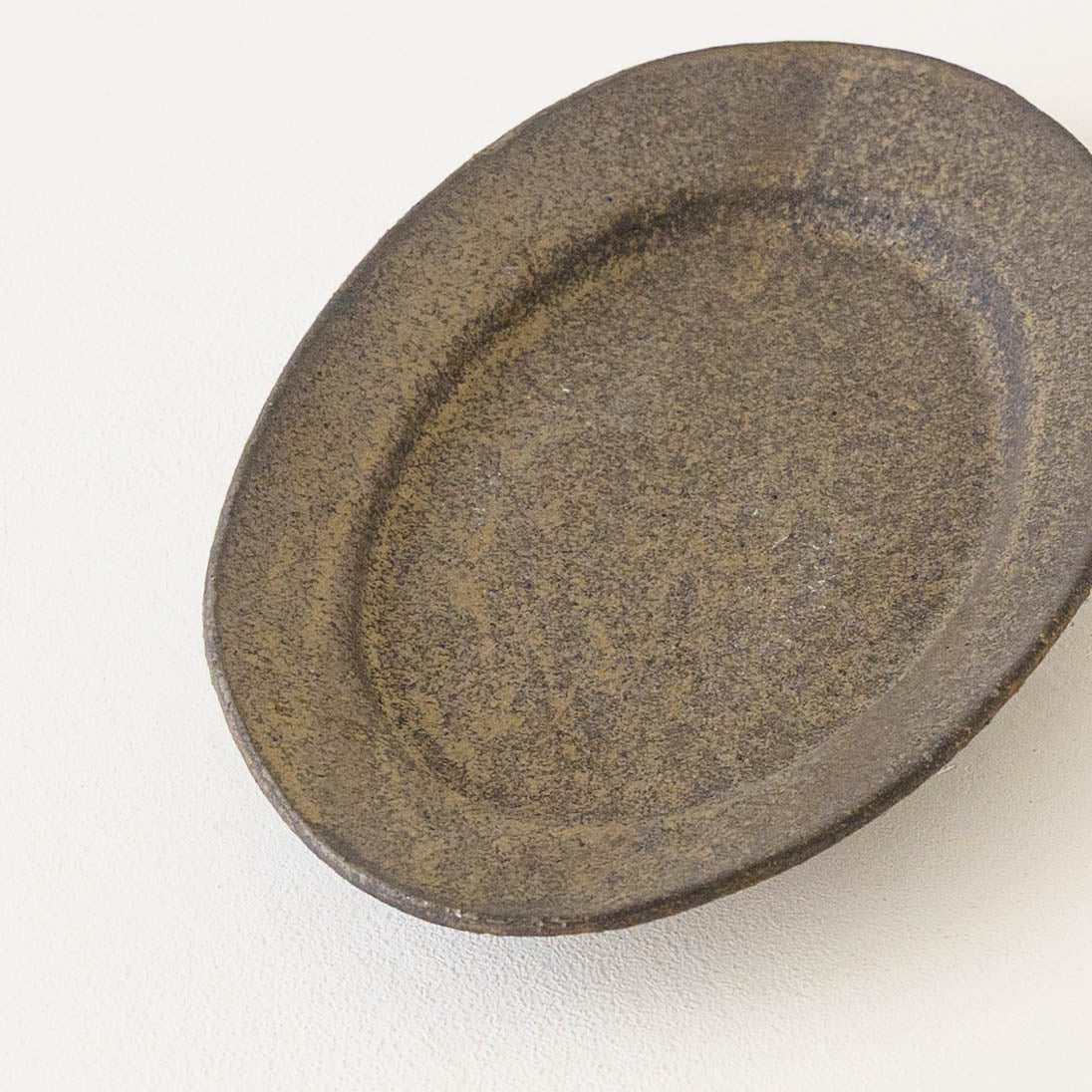 鉄釉　リムオーバルプレート　M｜冨部咲喜子