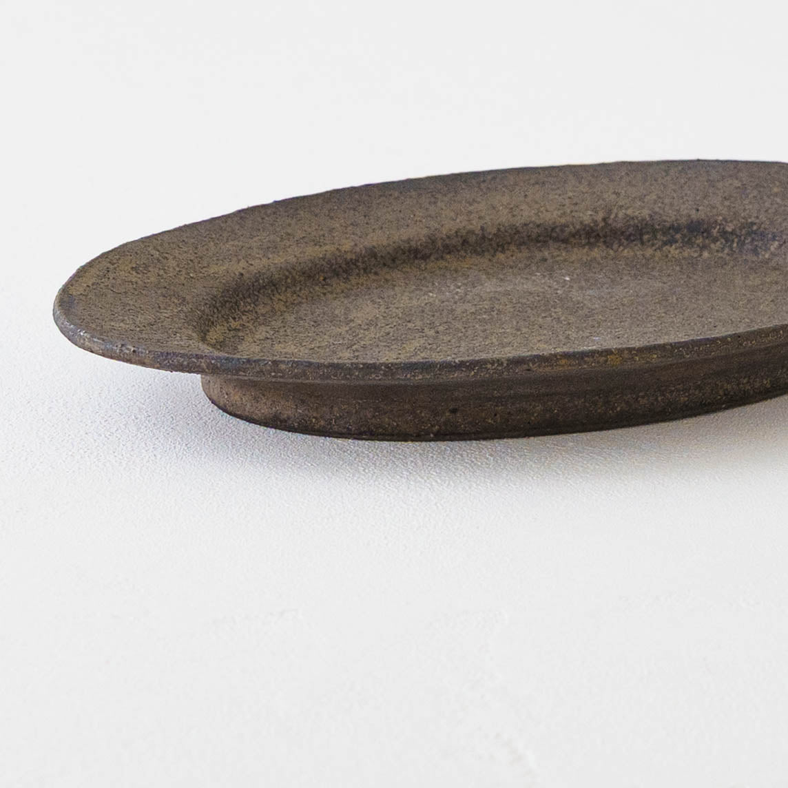 鉄釉　リムオーバルプレート　M｜冨部咲喜子