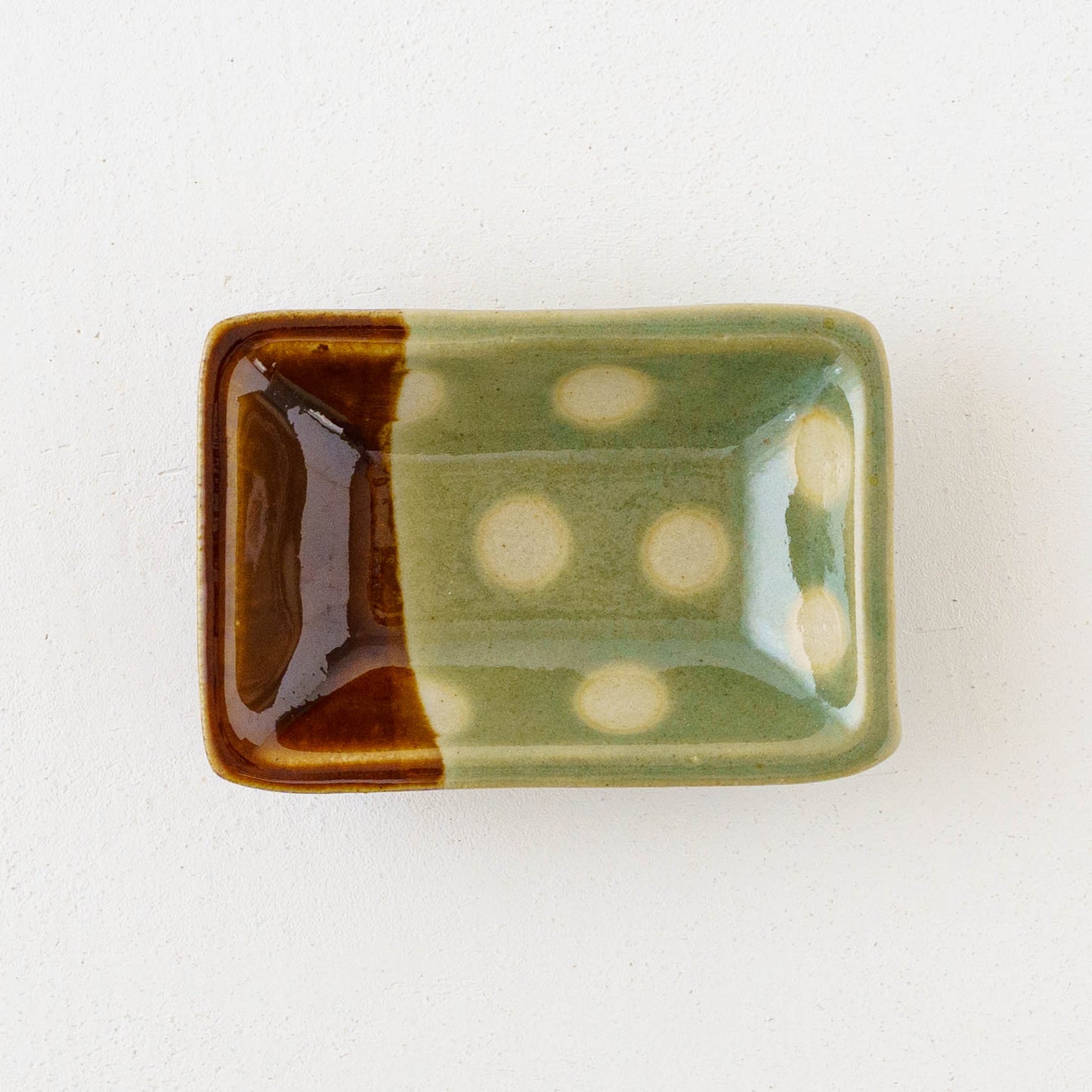 しょうゆ皿　ドット柄　緑色 x 飴釉｜榎田若葉　えのきだ窯