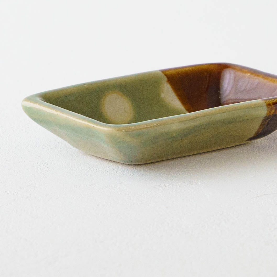 しょうゆ皿　ドット柄　緑色 x 飴釉｜榎田若葉　えのきだ窯