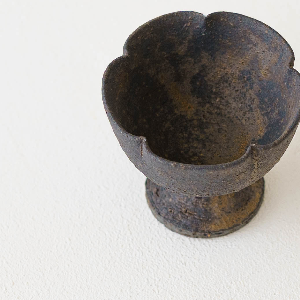 Flower bowl with foot S brown | Sakiko Tomibe