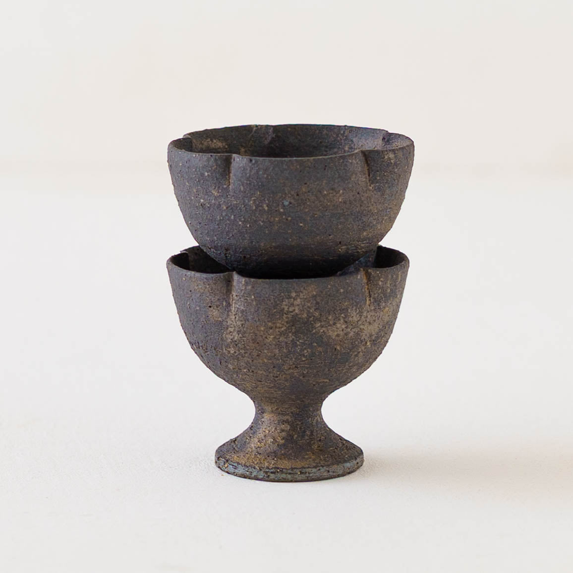 Flower bowl with foot S brown | Sakiko Tomibe