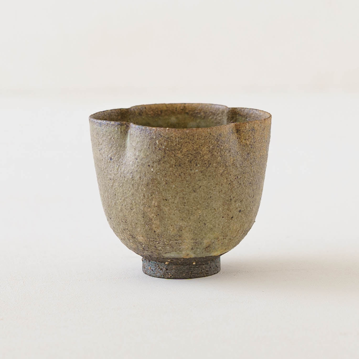 粉引　輪花カップ｜冨部咲喜子