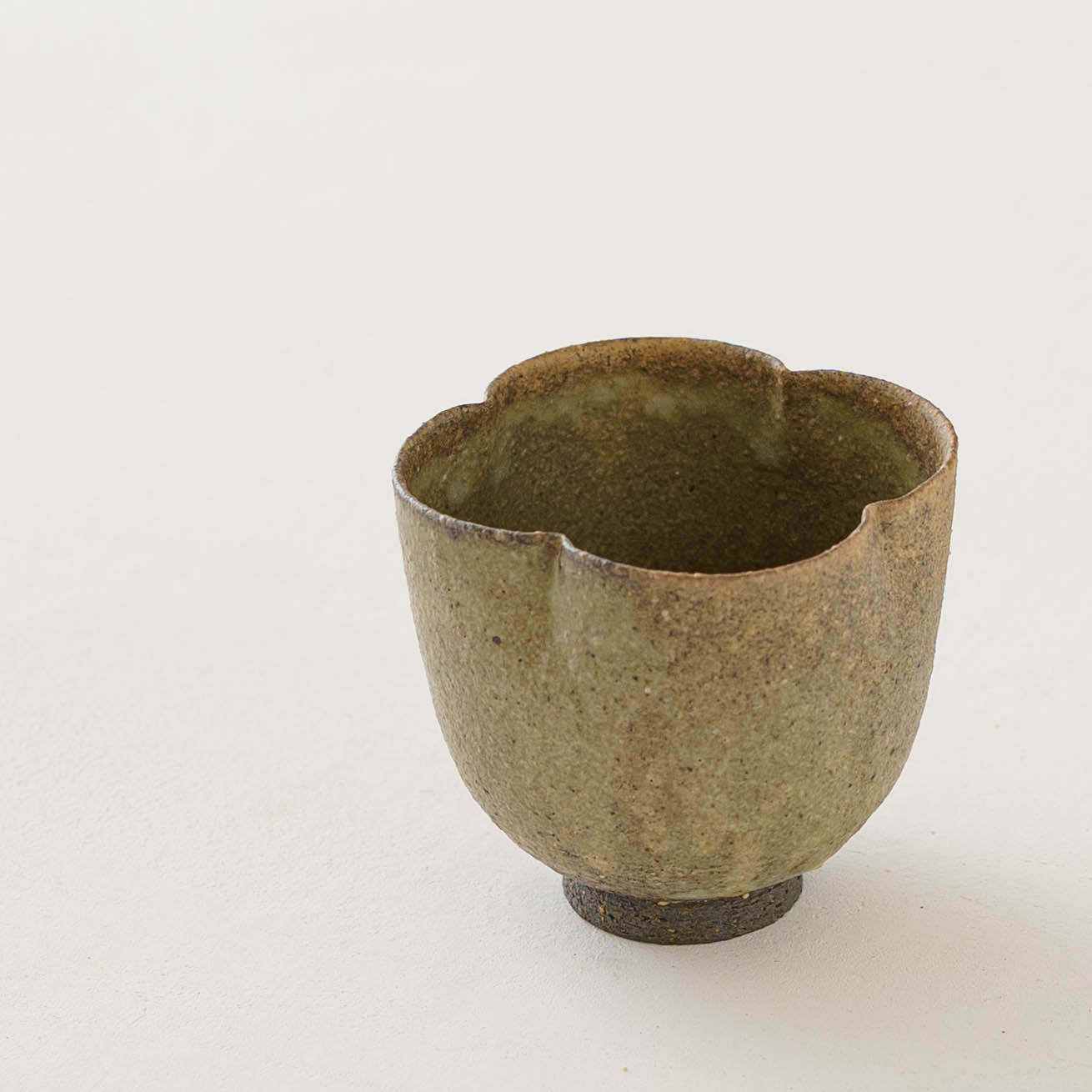 粉引　輪花カップ｜冨部咲喜子