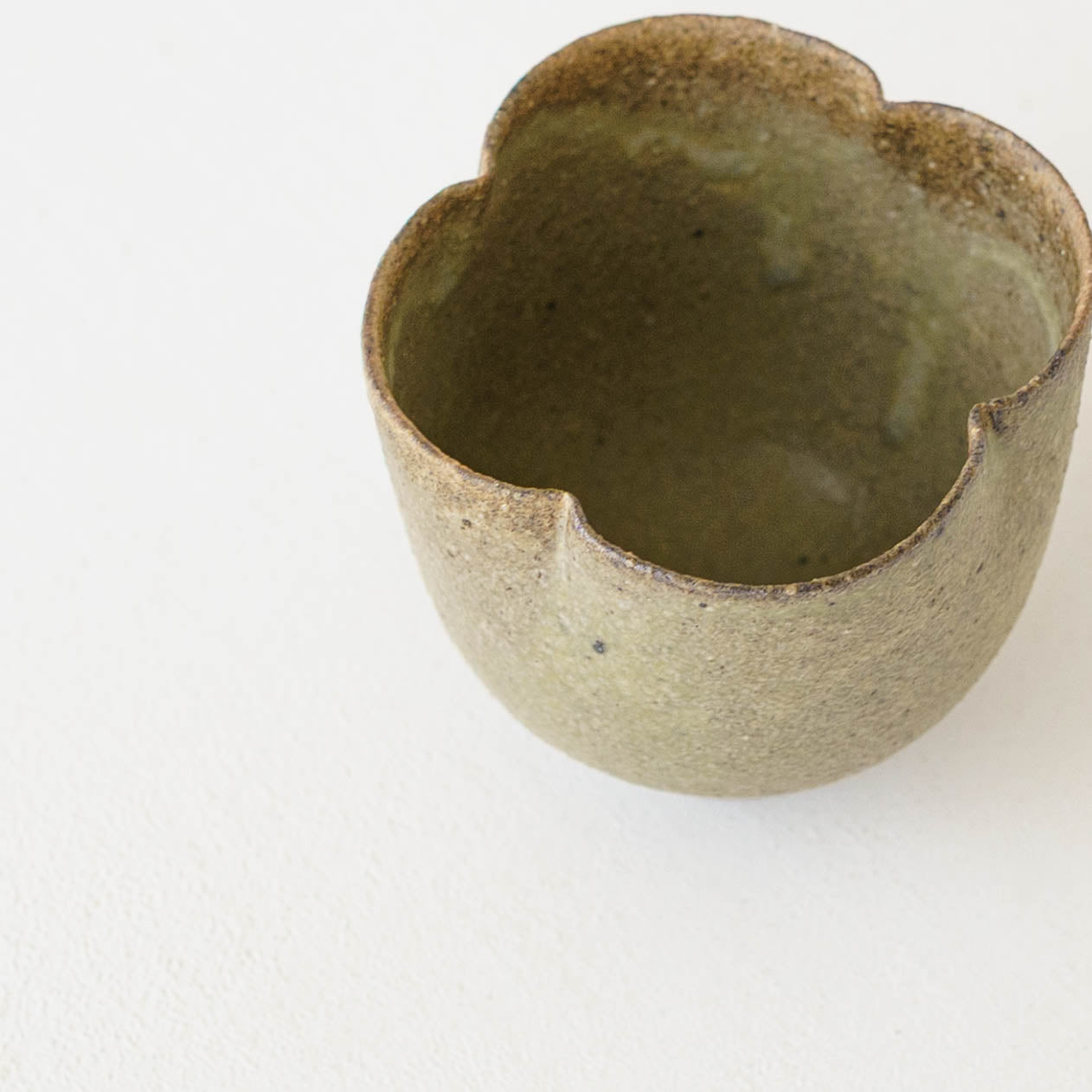 粉引　輪花カップ｜冨部咲喜子