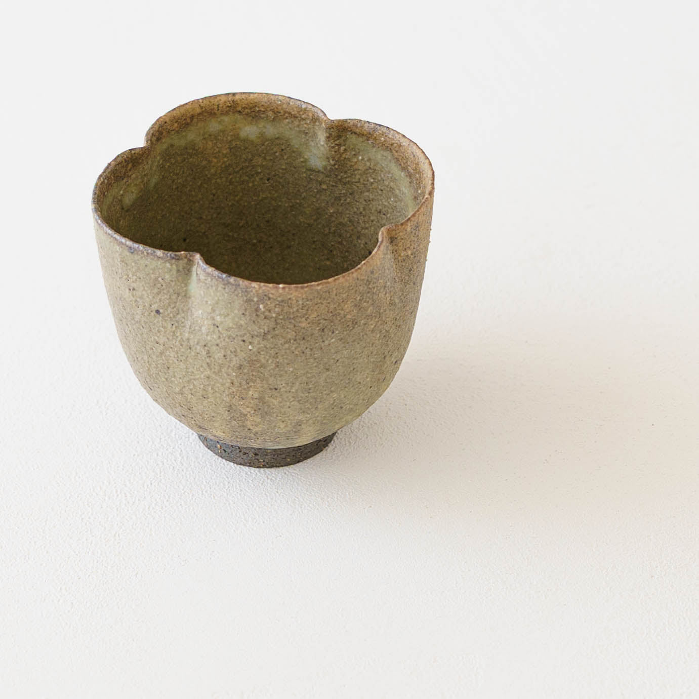 粉引　輪花カップ｜冨部咲喜子