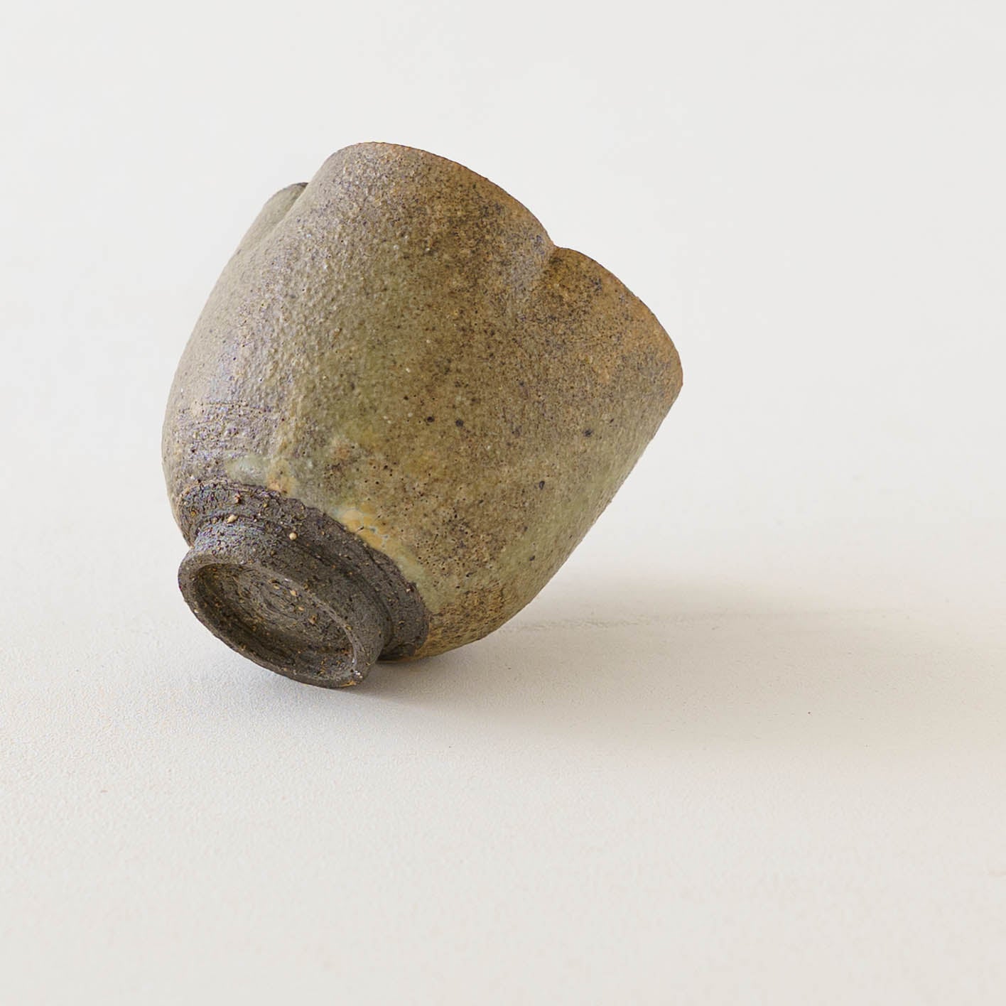 粉引　輪花カップ｜冨部咲喜子