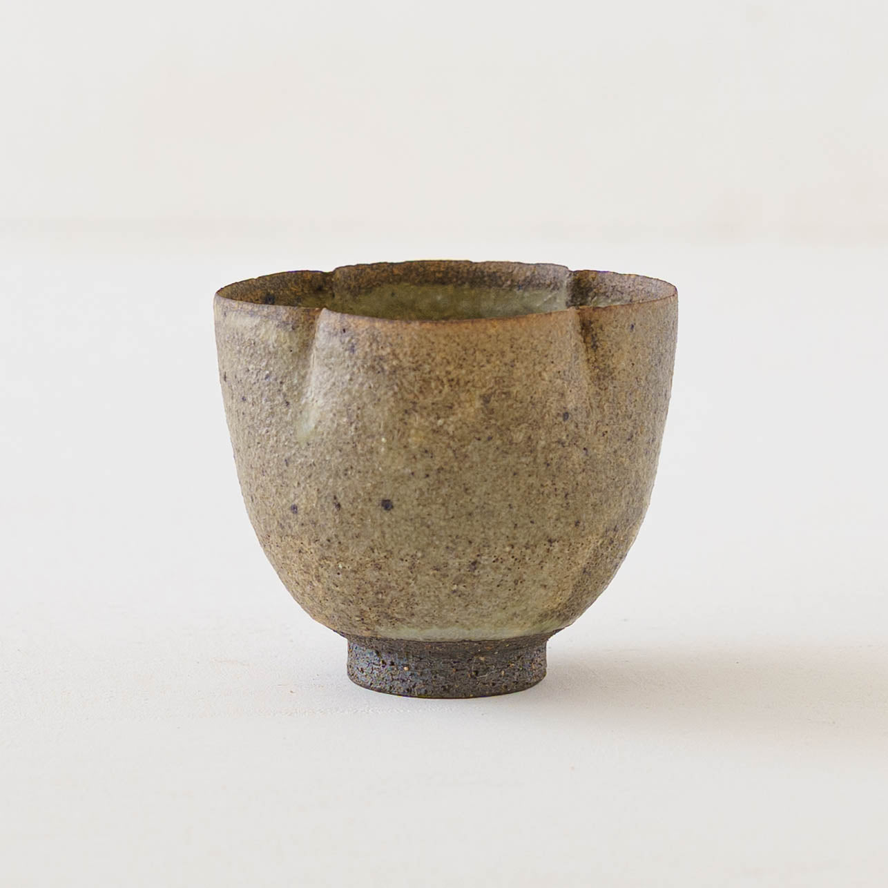 粉引　輪花カップ｜冨部咲喜子