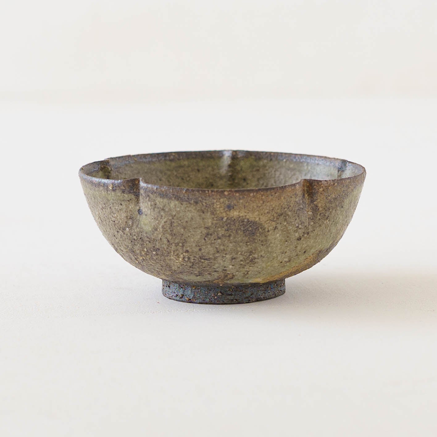 粉引　梅型小鉢｜冨部咲喜子