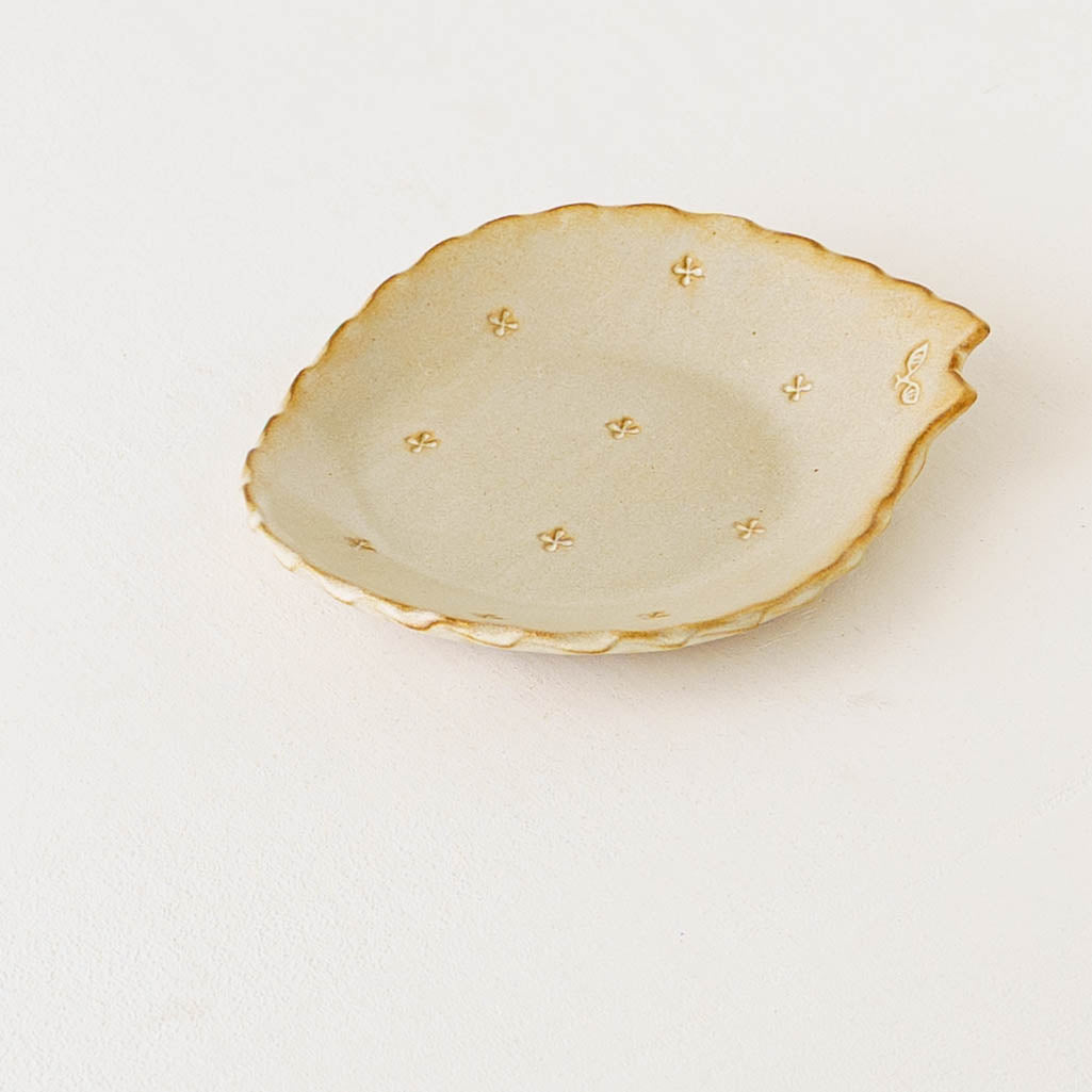 ねこさん皿　小花　小｜アトリエ モノラー