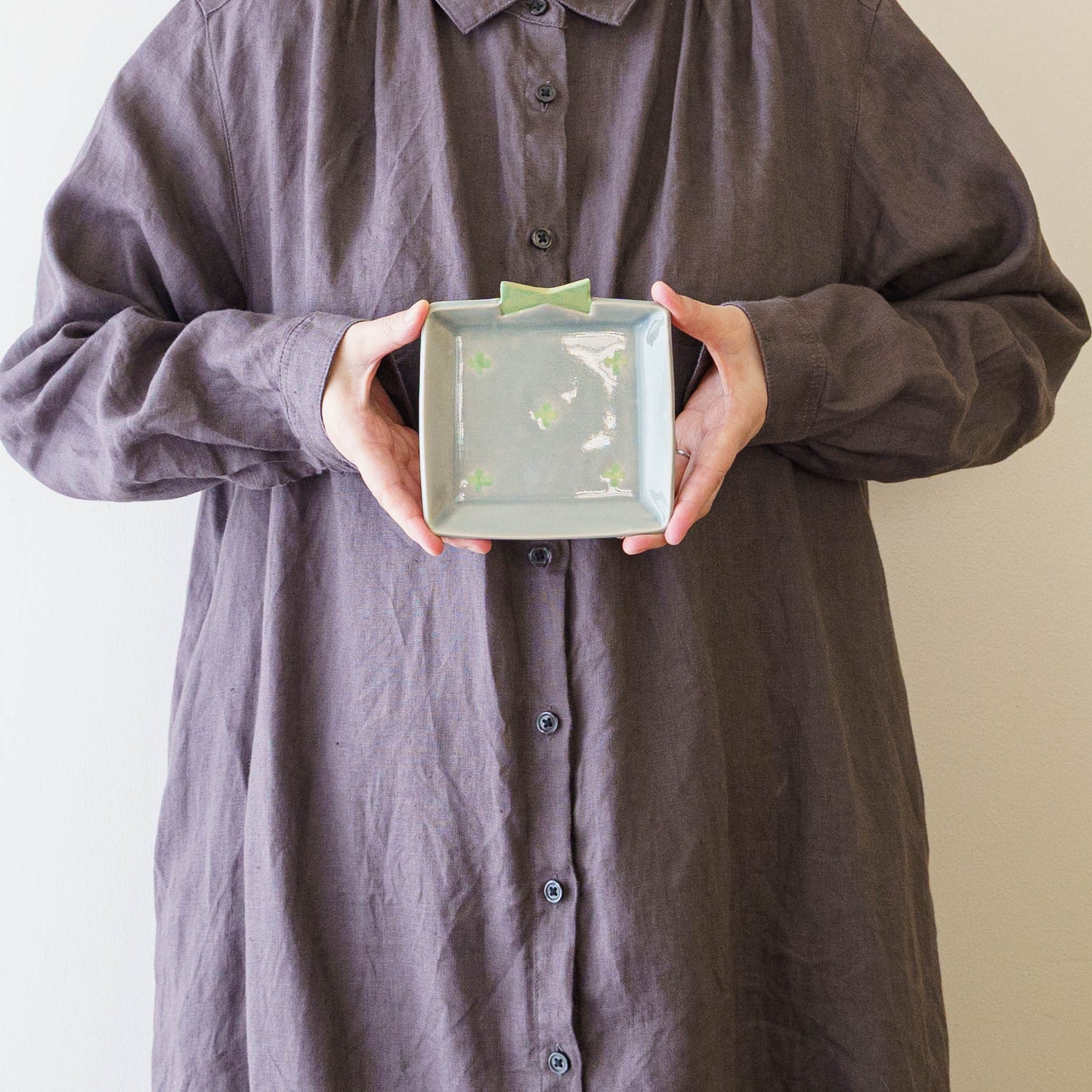 プレゼントのお皿　薄雨 x 黄緑花｜アトリエ モノラー