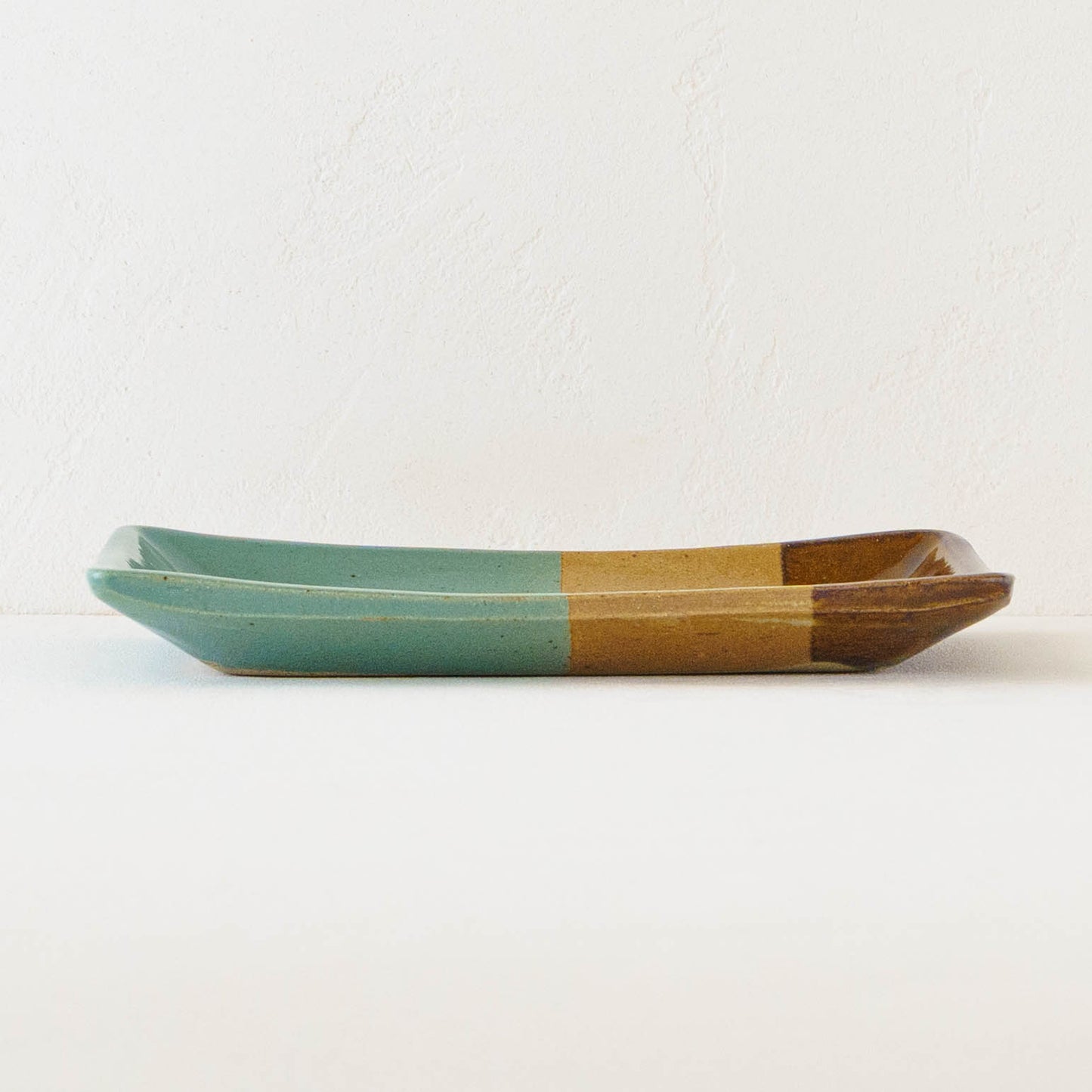 四角皿　掛け分け　飴釉 x 並白釉 x 緑釉｜榎田智　えのきだ窯