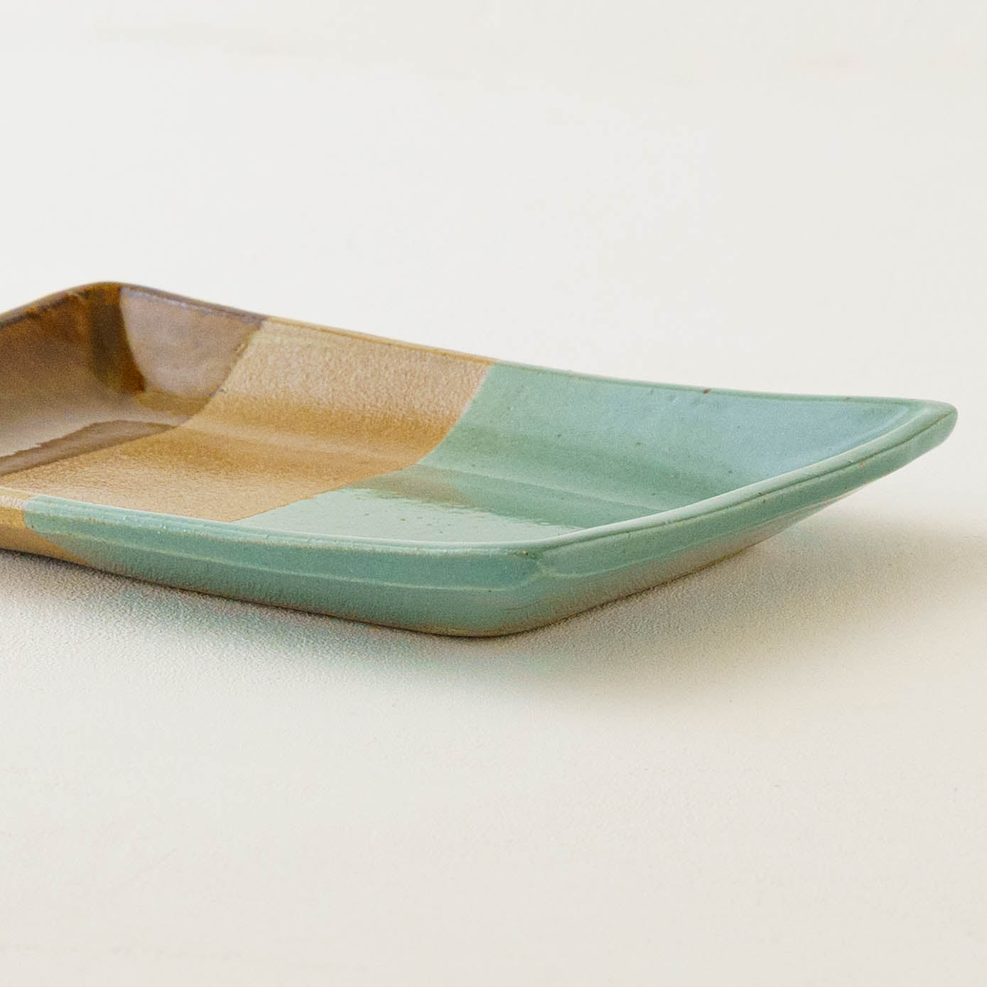 陶芸作家 榎田智 えのきだ窯 四角皿 掛け分け飴釉 飴釉 並白釉 緑釉