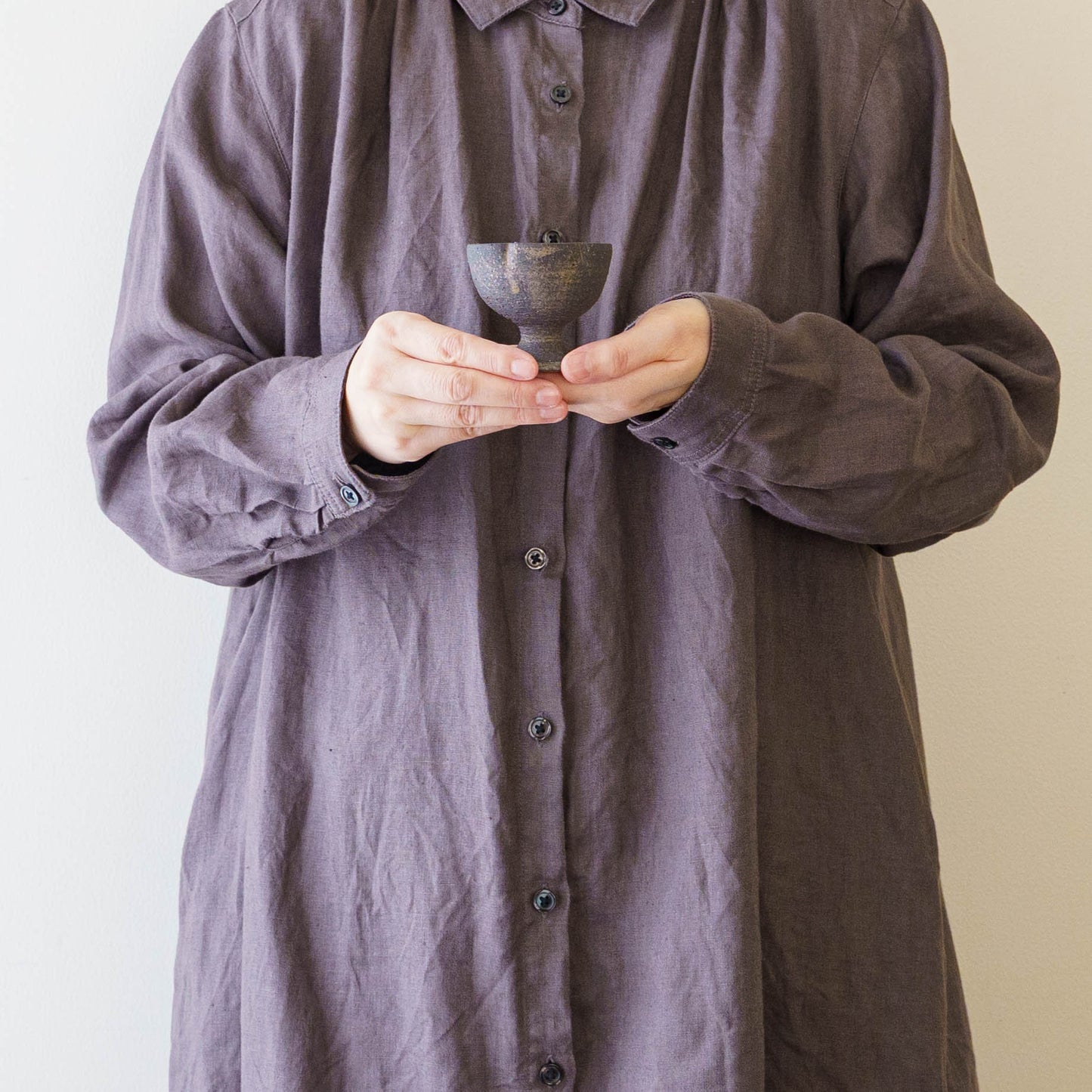 Flower bowl with foot S brown | Sakiko Tomibe