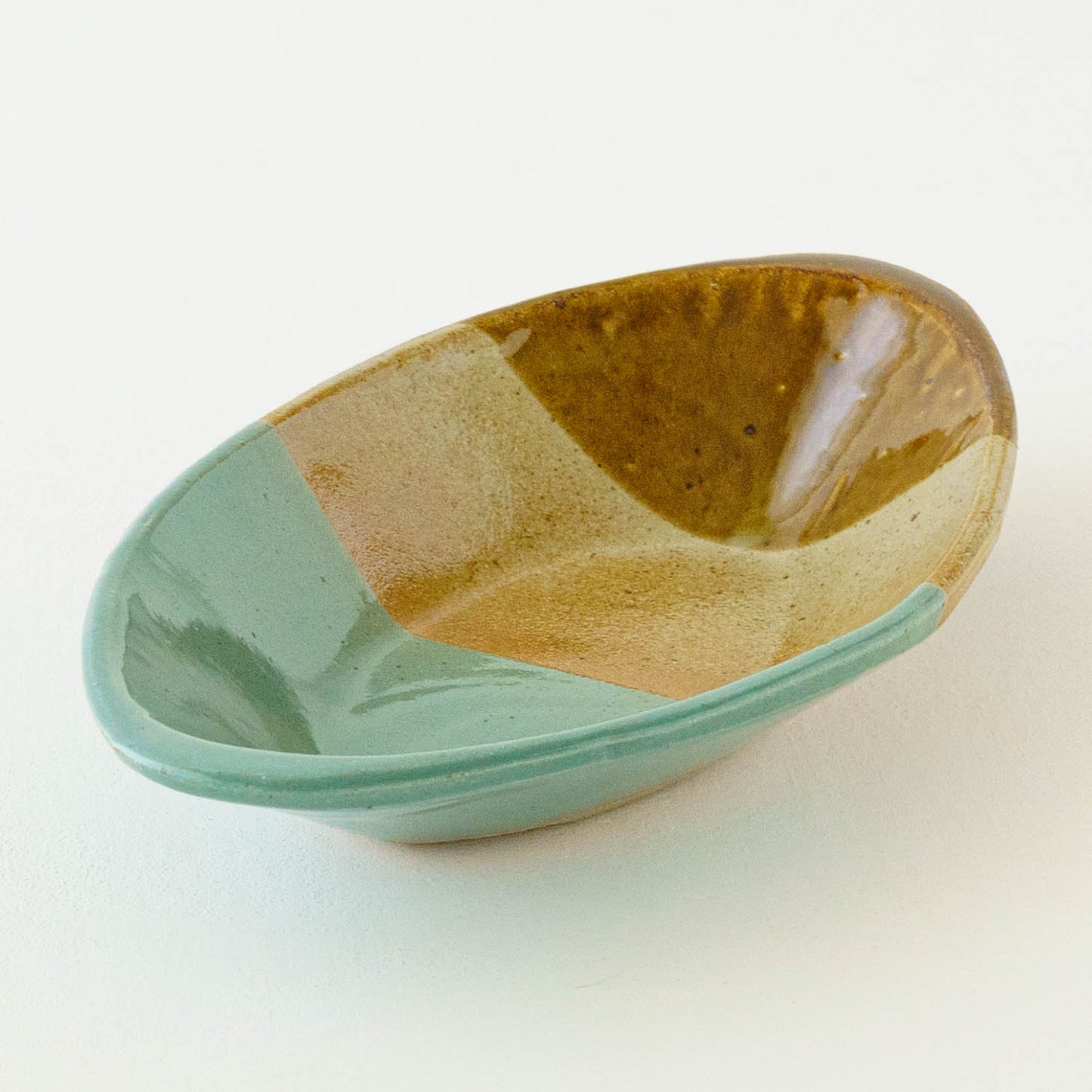 カレー皿　掛け分け　A　飴釉 x 並白釉 x 緑釉｜榎田智　えのきだ窯