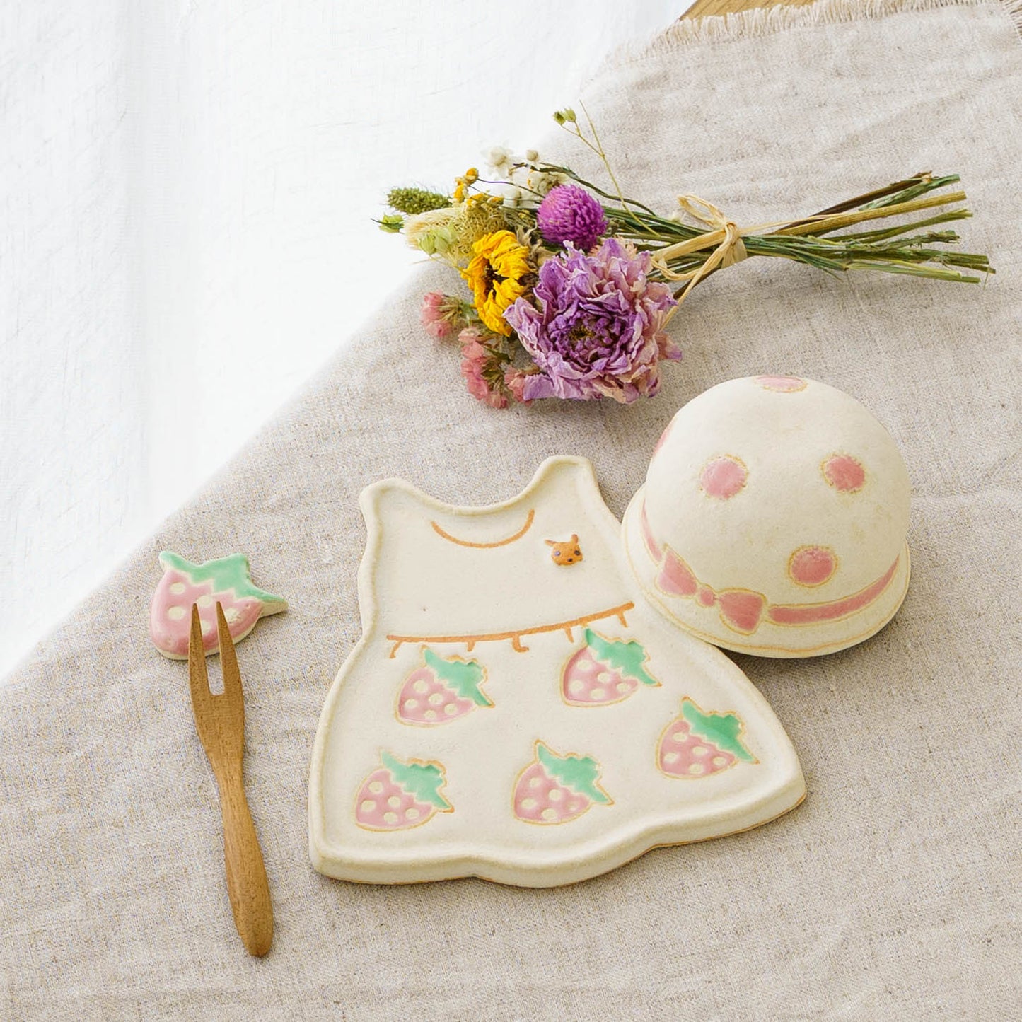 Hat and Dress Set  Strawberry | Kimura Ryoko