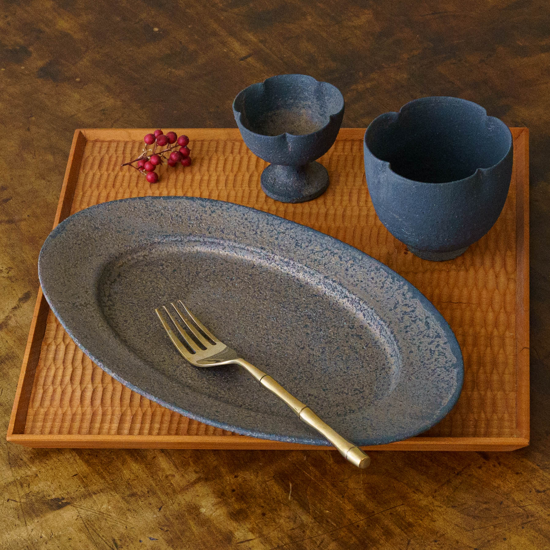 陶芸作家 冨部咲喜子 鉄釉 輪花カップ｜作家もののうつわ通販 四季折折