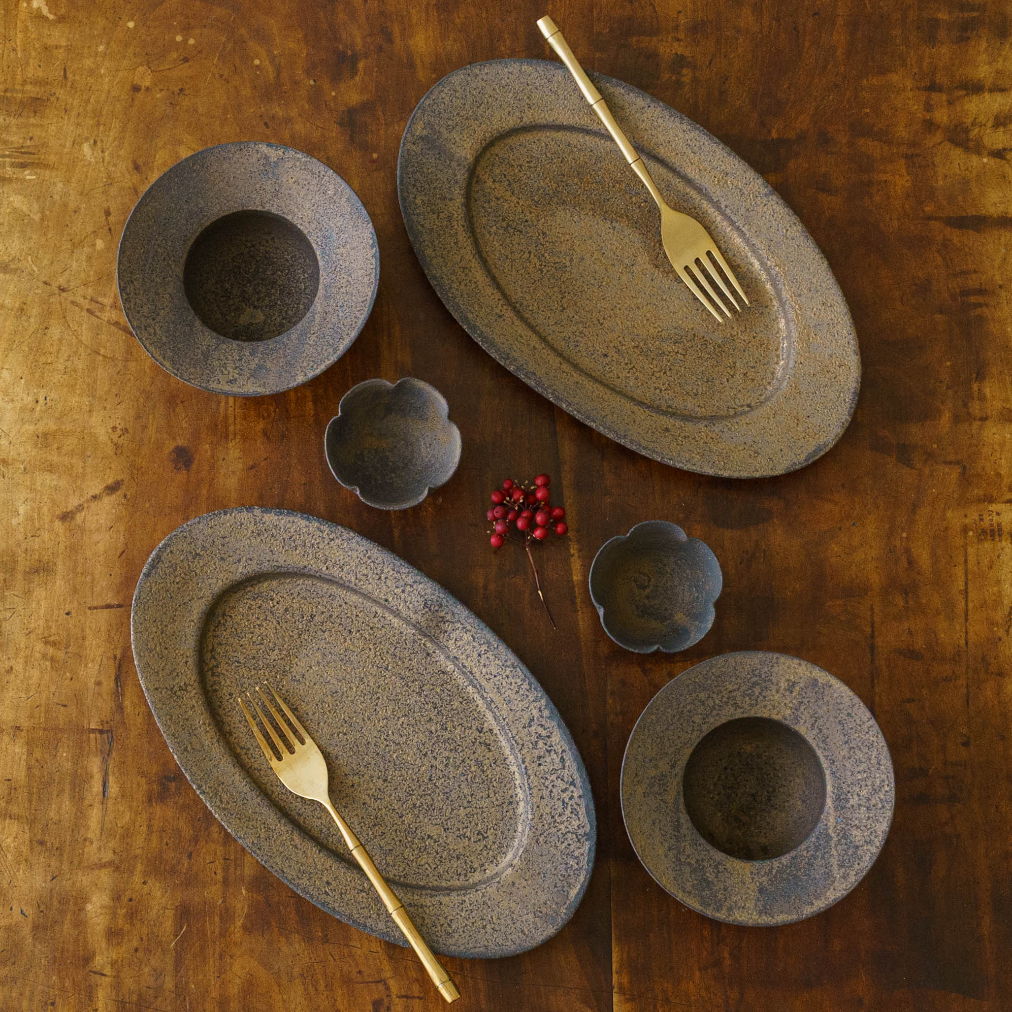 作家 冨部咲喜子 鉄釉 リムオーバルプレート L｜作家もののうつわ通販