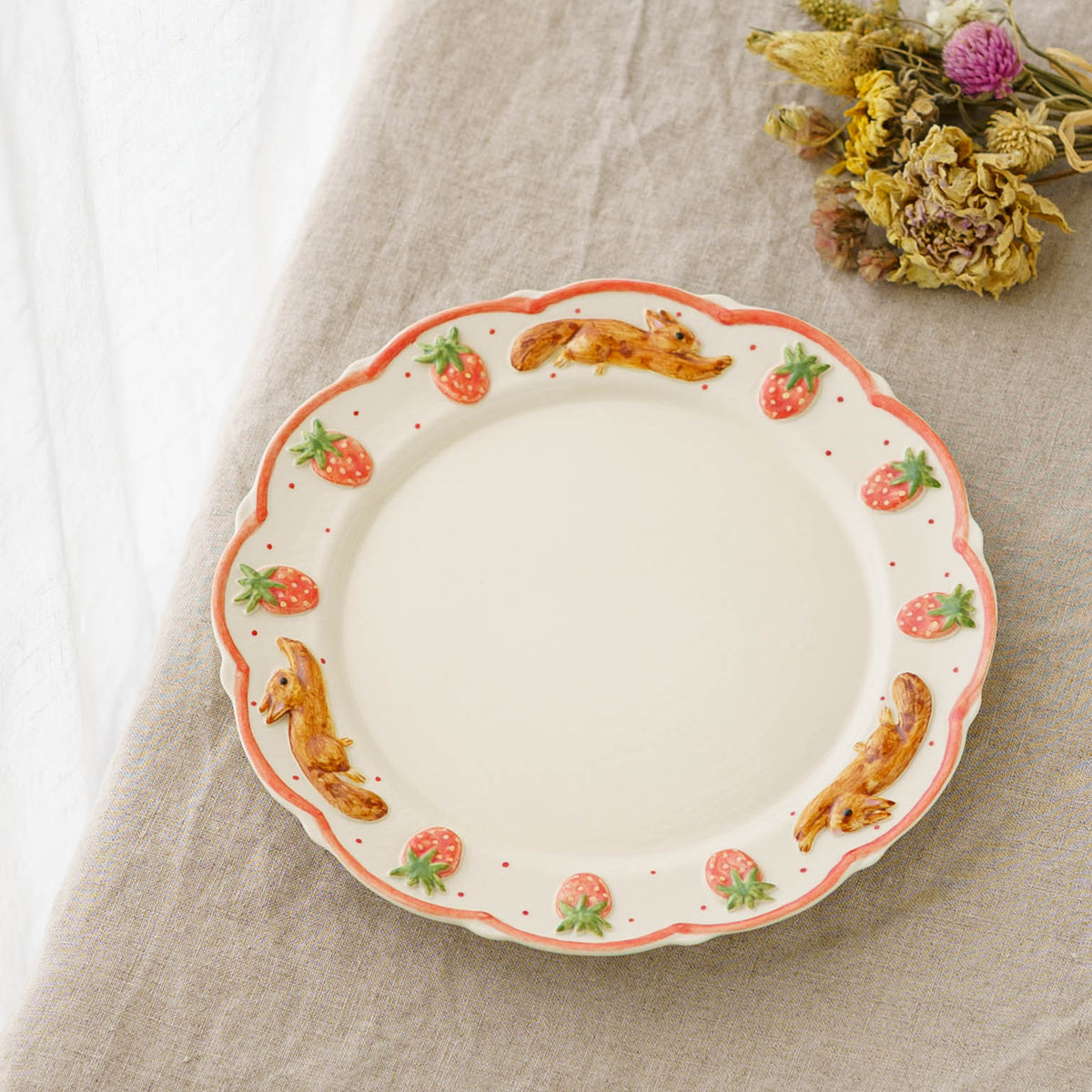 Plate Hopping Squirrel Strawberry M | Sugar Poppo