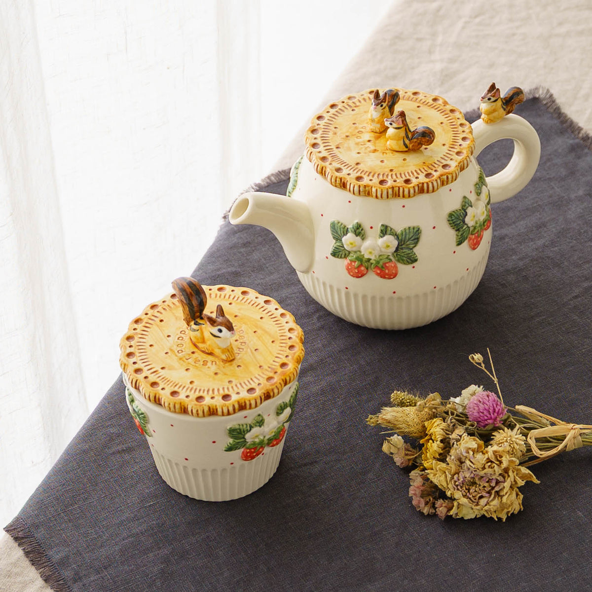 Biscuit Cup Sitting Squirrel Strawberry | Sugar Poppo
