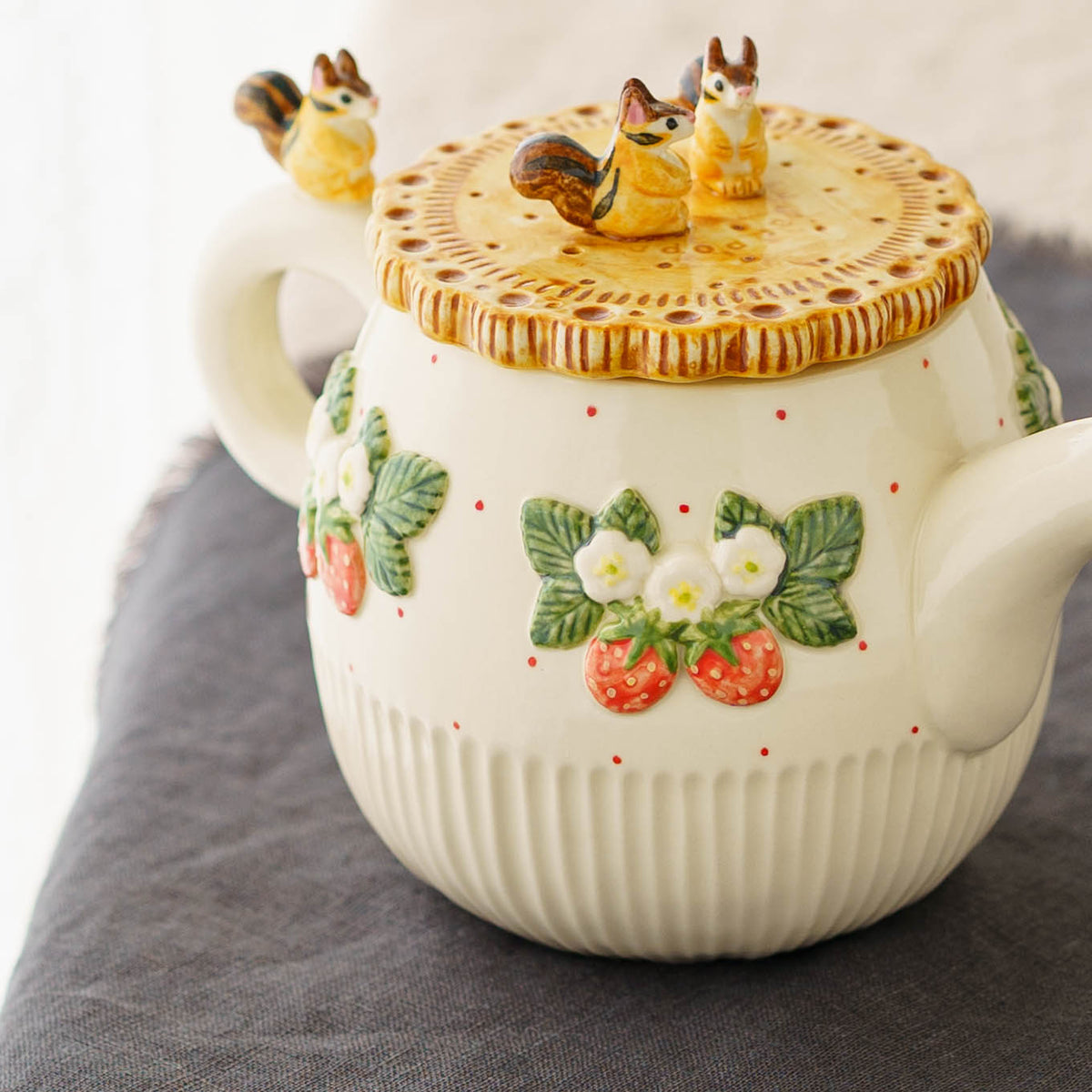 Teapot W Squirrel Strawberry | Sugar Poppo