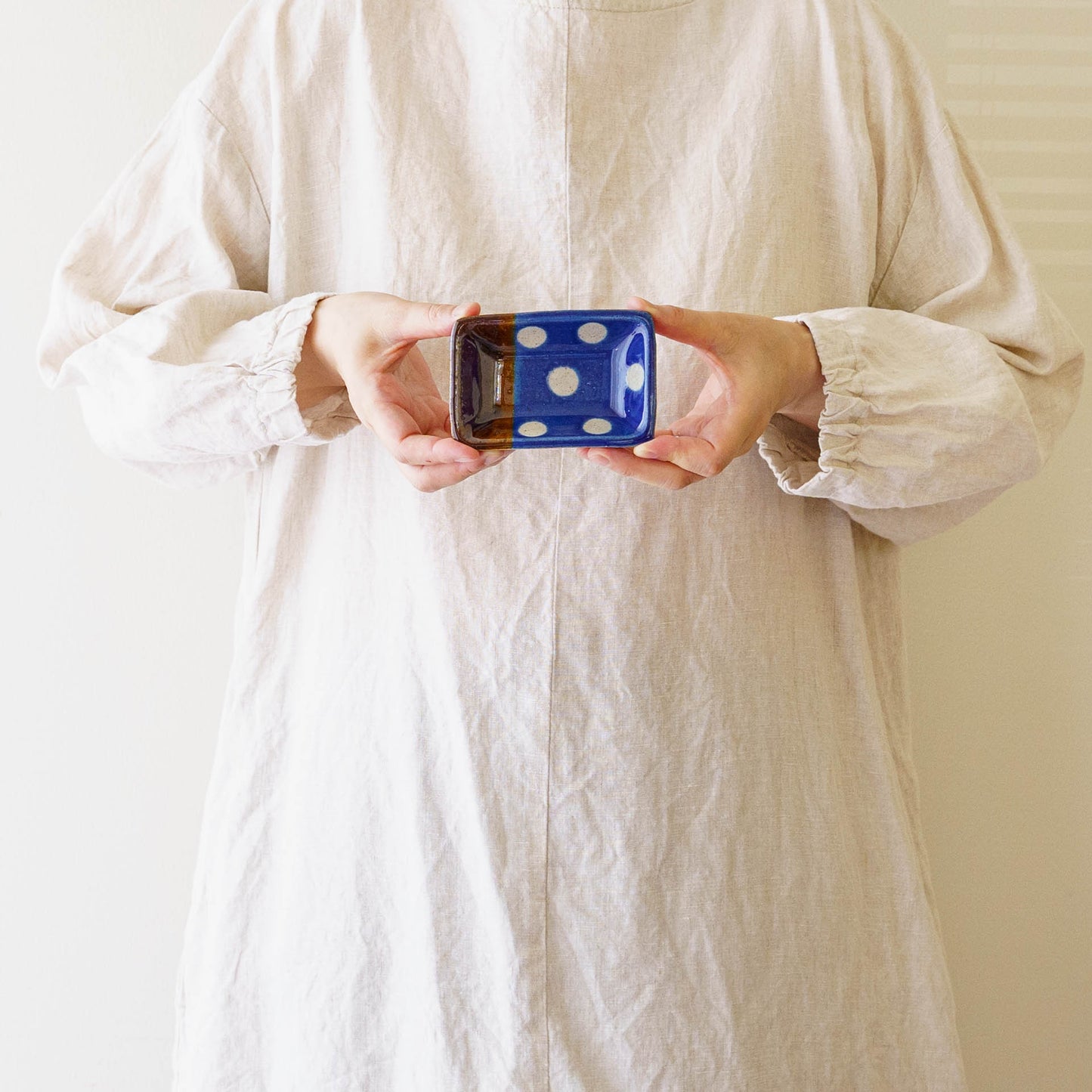 Small Square plate  dot pattern, blue | Wakaba Enokida, Enokida Kiln