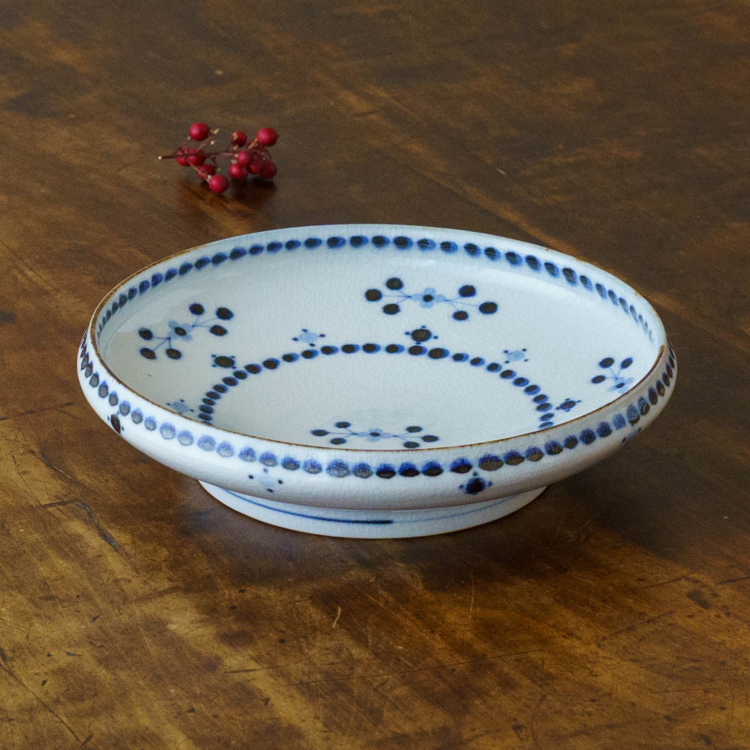 砥部焼 陶彩窯 小花文 6寸深皿 青｜鎌倉 窯元、作家ものの和食器通販