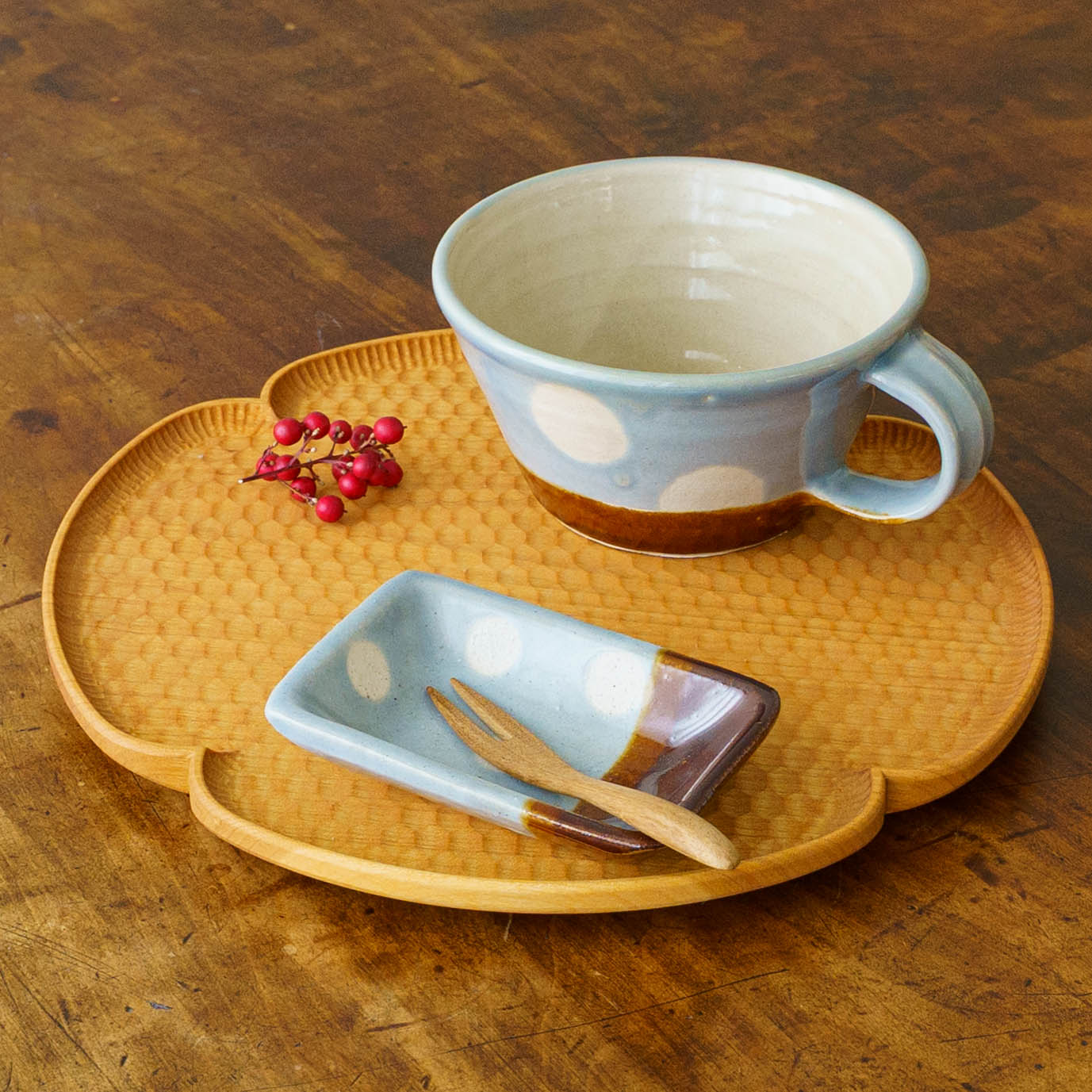 しょうゆ皿　ドット柄　水色 x 飴釉｜榎田若葉　えのきだ窯