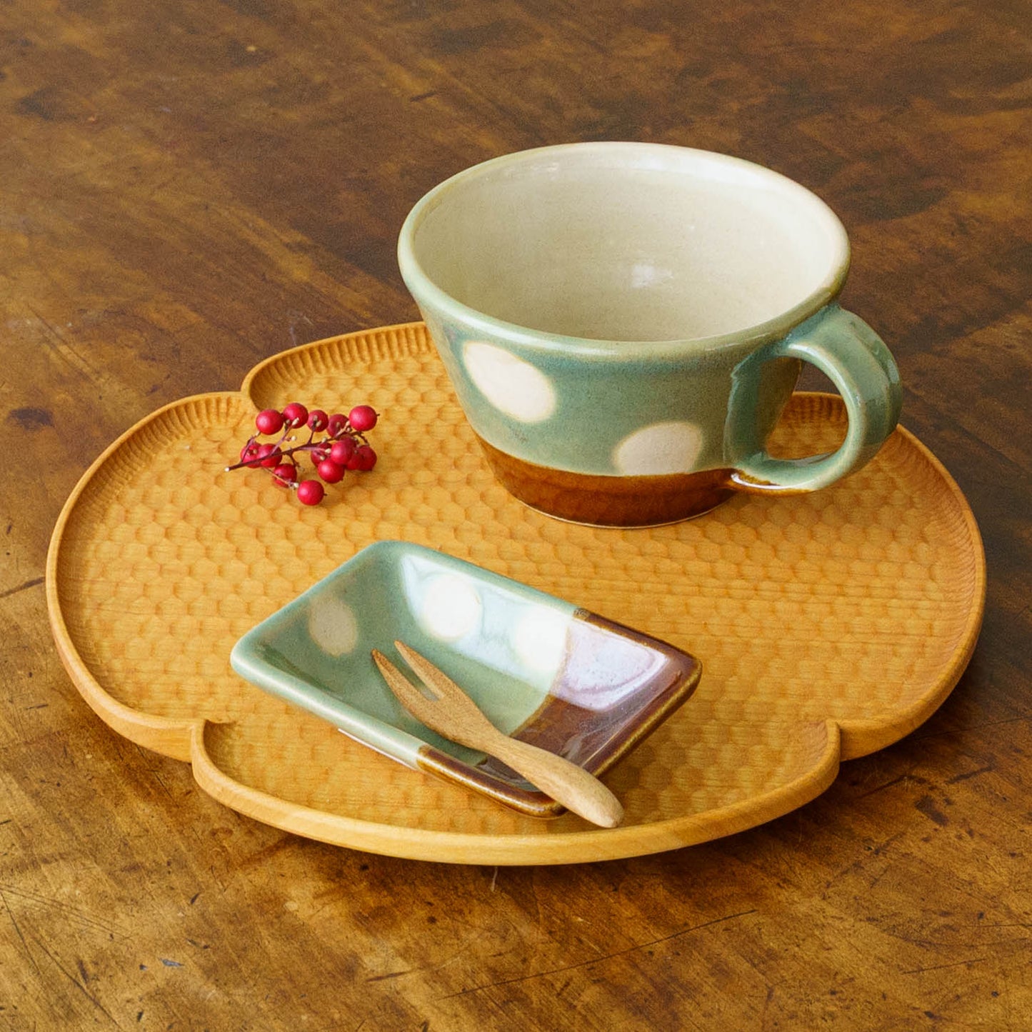 しょうゆ皿　ドット柄　緑色 x 飴釉｜榎田若葉　えのきだ窯