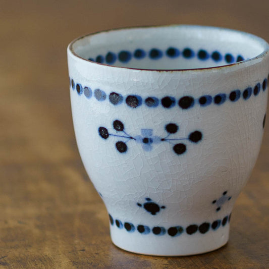 湯呑み　小花文　青｜陶彩窯　長戸製陶所　砥部焼